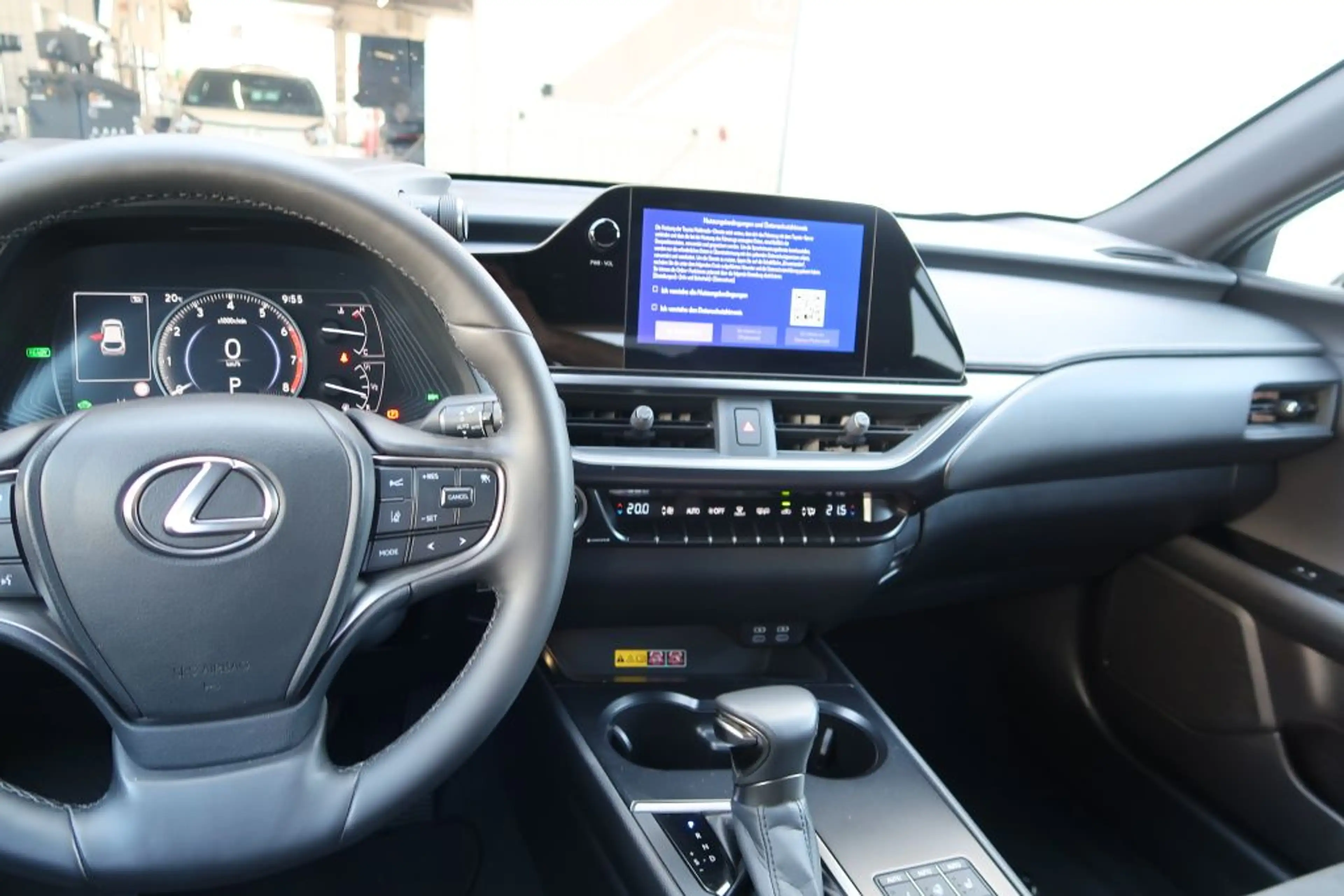 Lexus UX 250h Style Edition — photo 13