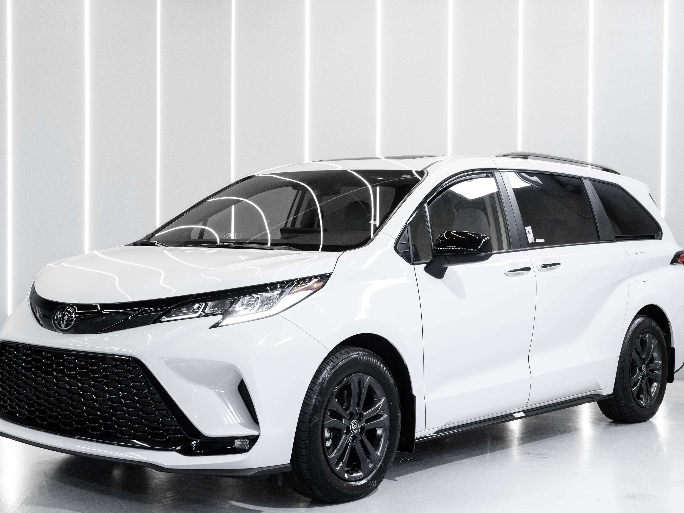 2026 Toyota Sienna XSE --- TECHNOLOGY PACKAGE