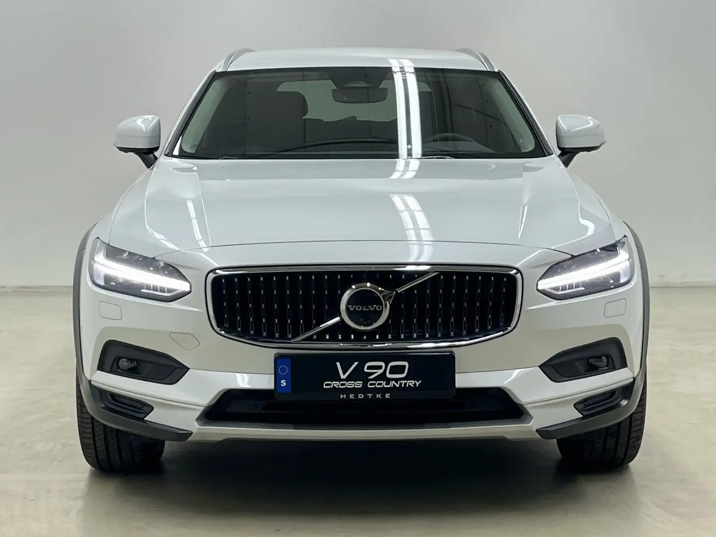 Volvo V90 Cross Country V90 CC B4 Diesel AWD Plus 19"+360°+STANDHZ+LICHT Bílá - 2