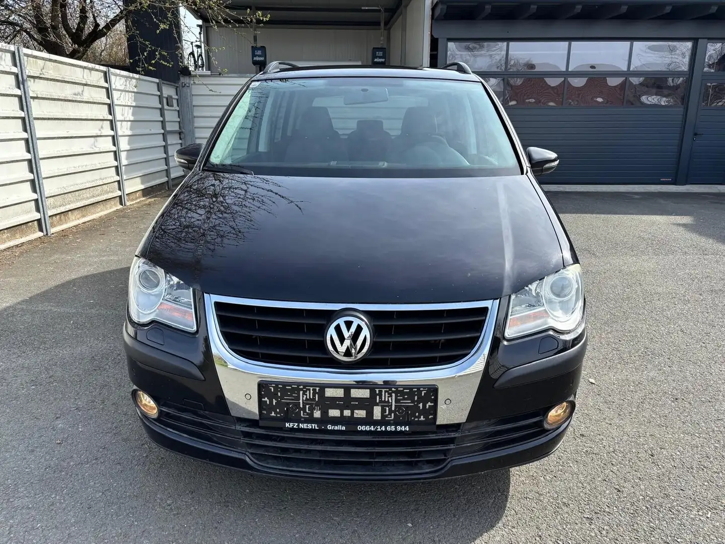 Volkswagen Touran Highline BMT 1,9 TDI DPF Schwarz - 2