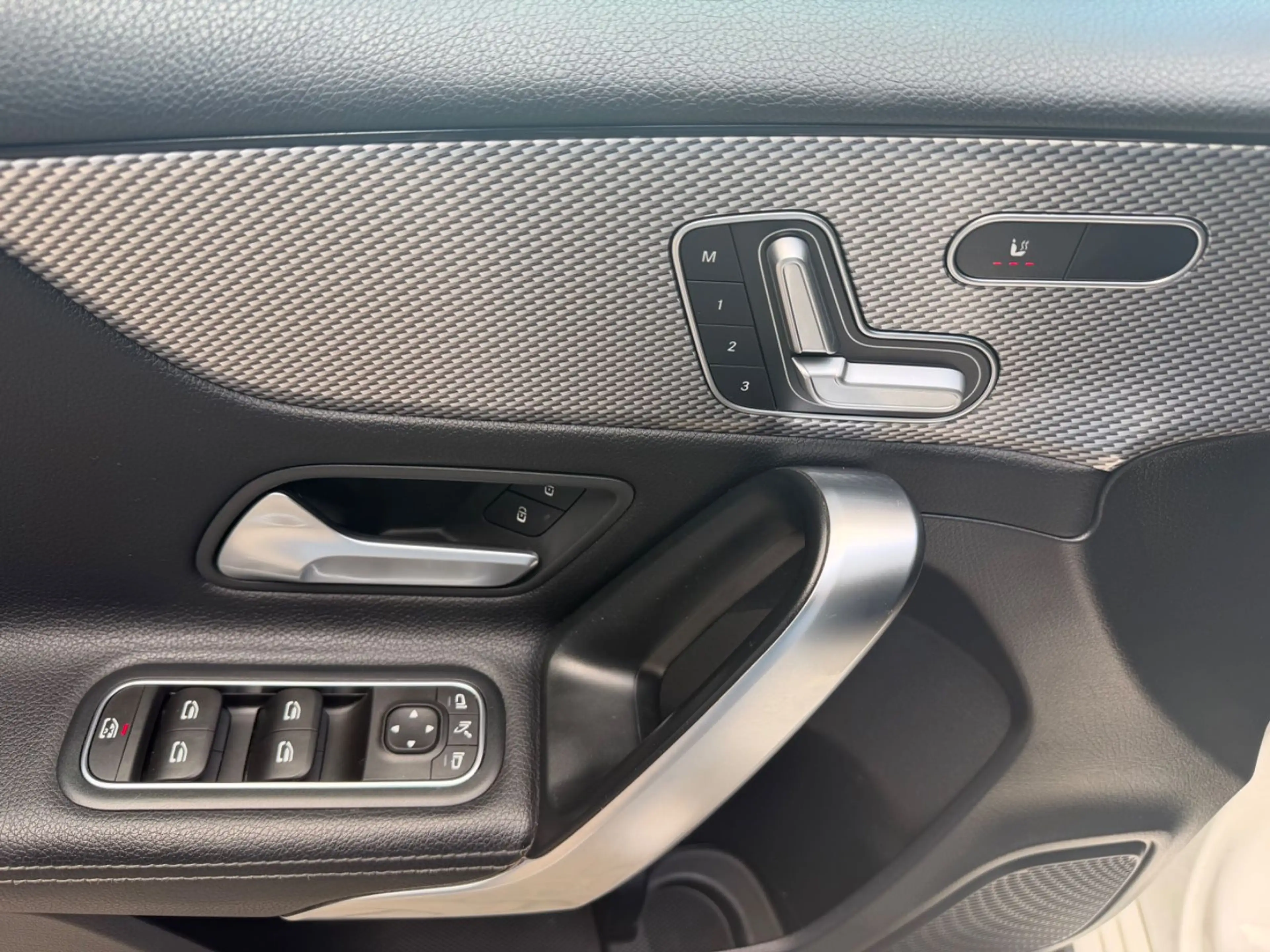 Mercedes-Benz A 250 /ALU/TEMPOMAT/LEDER/WIDESCREEN*/MEMORY — photo 11