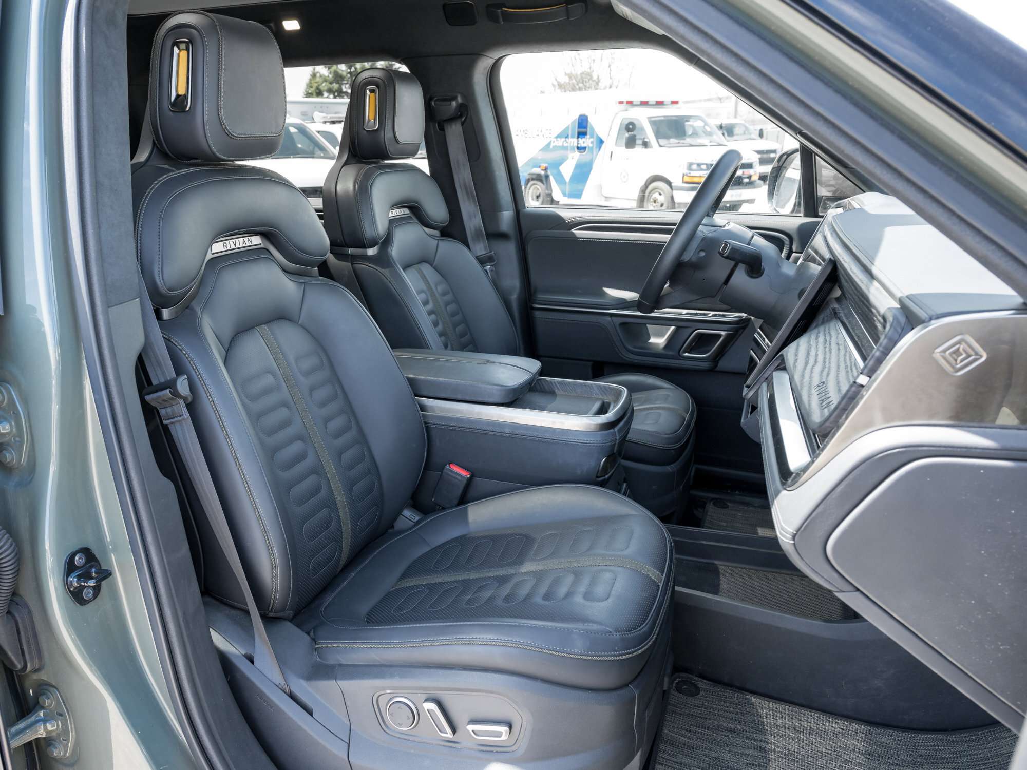 2024 Rivian R1S Launch Edition Quad-Motor Large Pack thumb 24