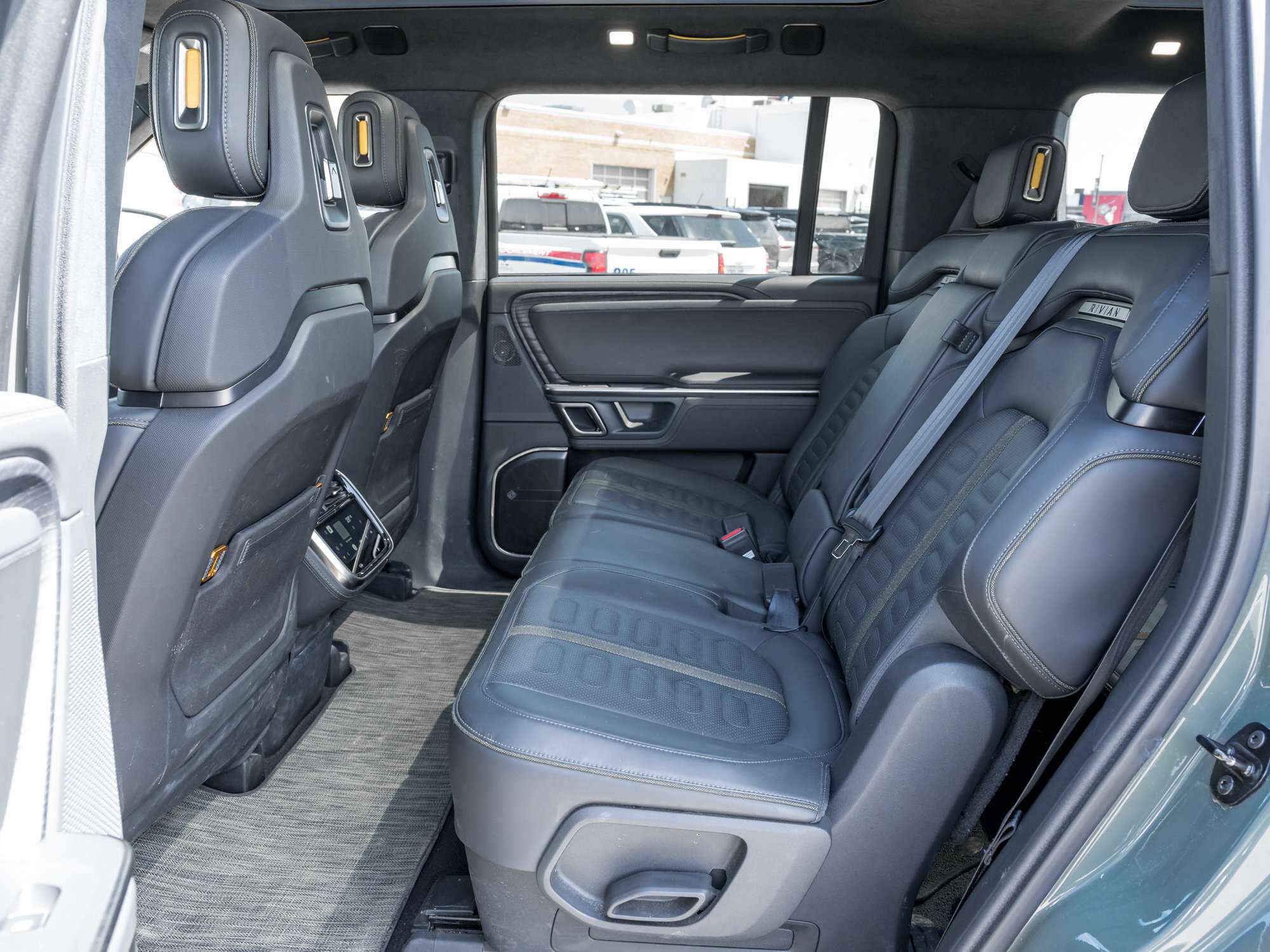 2024 Rivian R1S Launch Edition Quad-Motor Large Pack thumb 27
