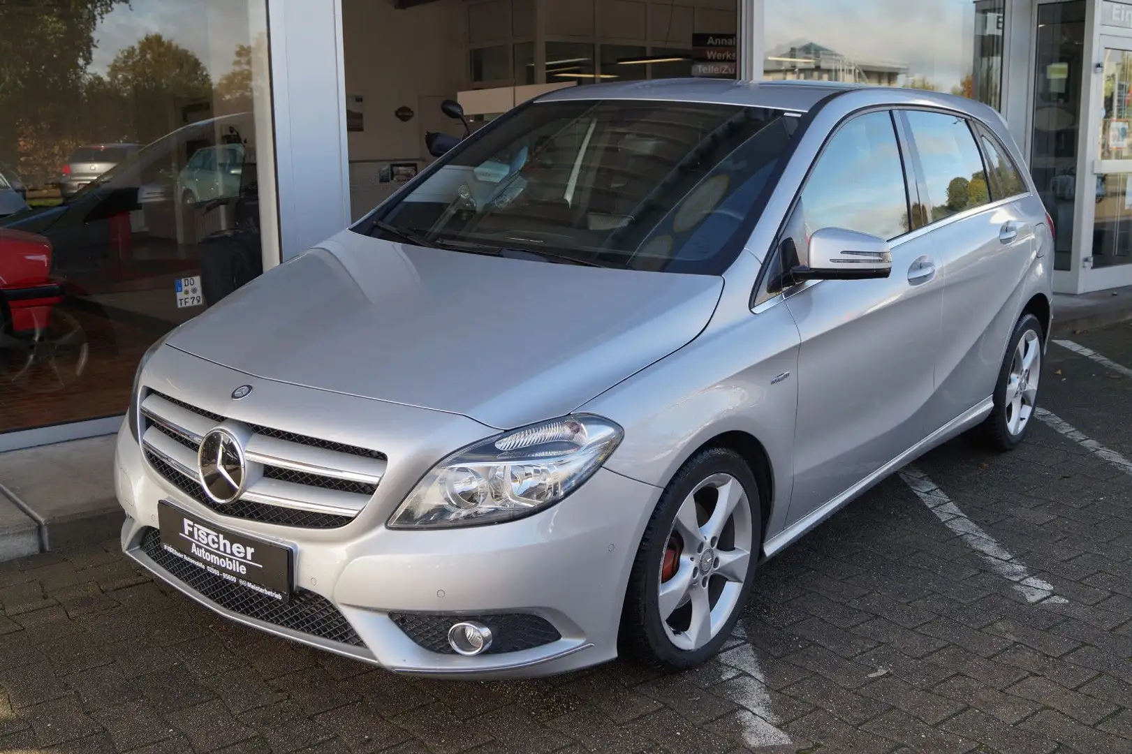 Mercedes-Benz B 200 *Sitzheizung*Automatik*Sport-Paket* Argent - 1