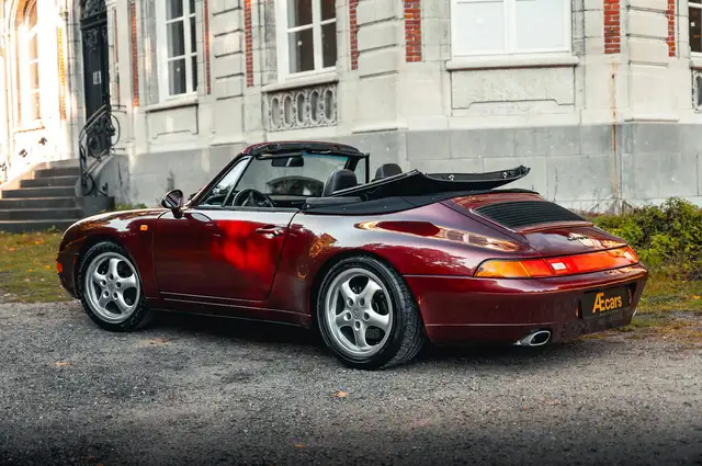 Porsche 993 911 CARRERA / CABRIOLET / MANUAL / ARENA RED / HEATED SEATS
