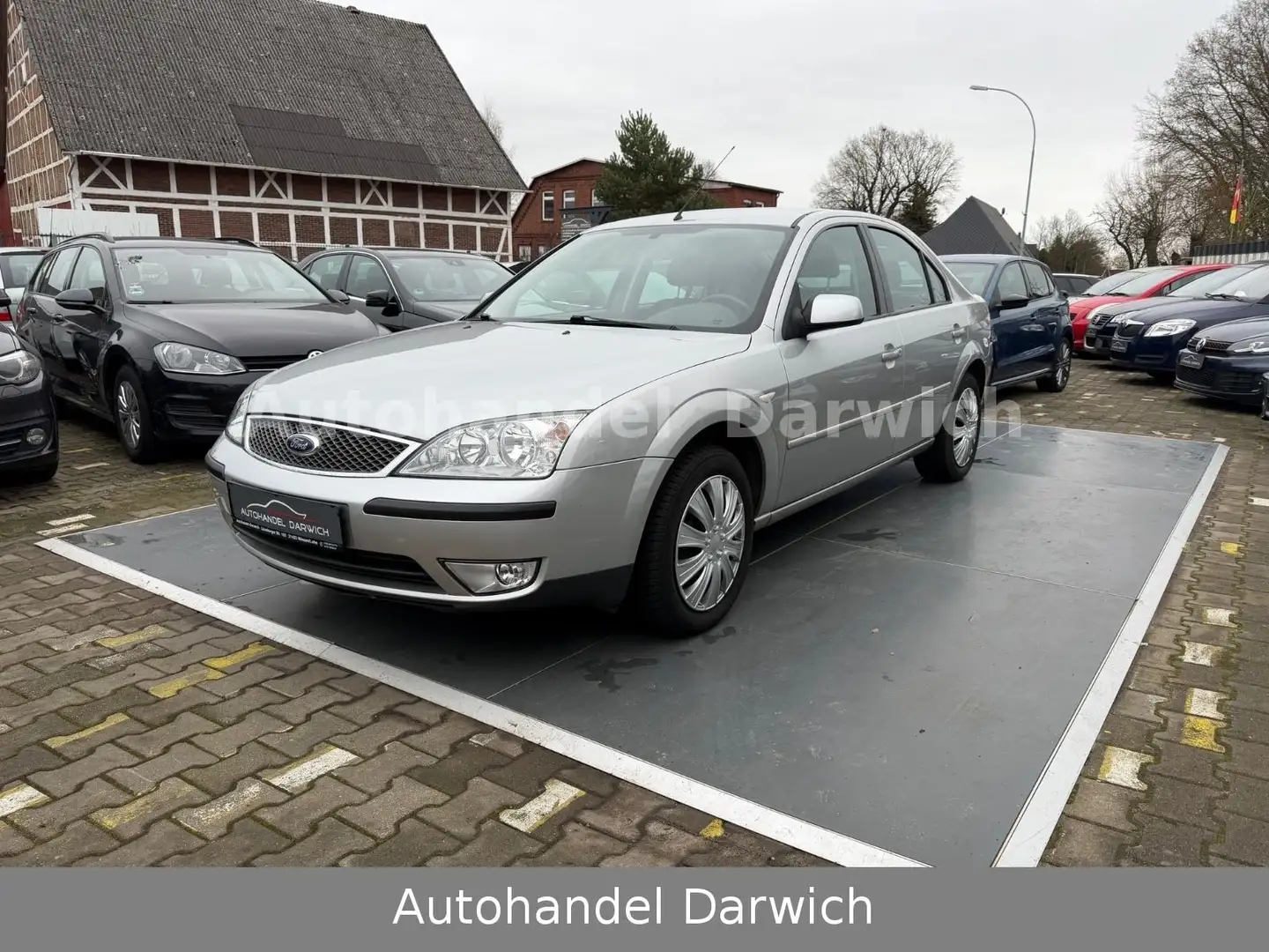 Ford Mondeo 1.8 92 kW Ghia 1.Hand Top Silber - 1