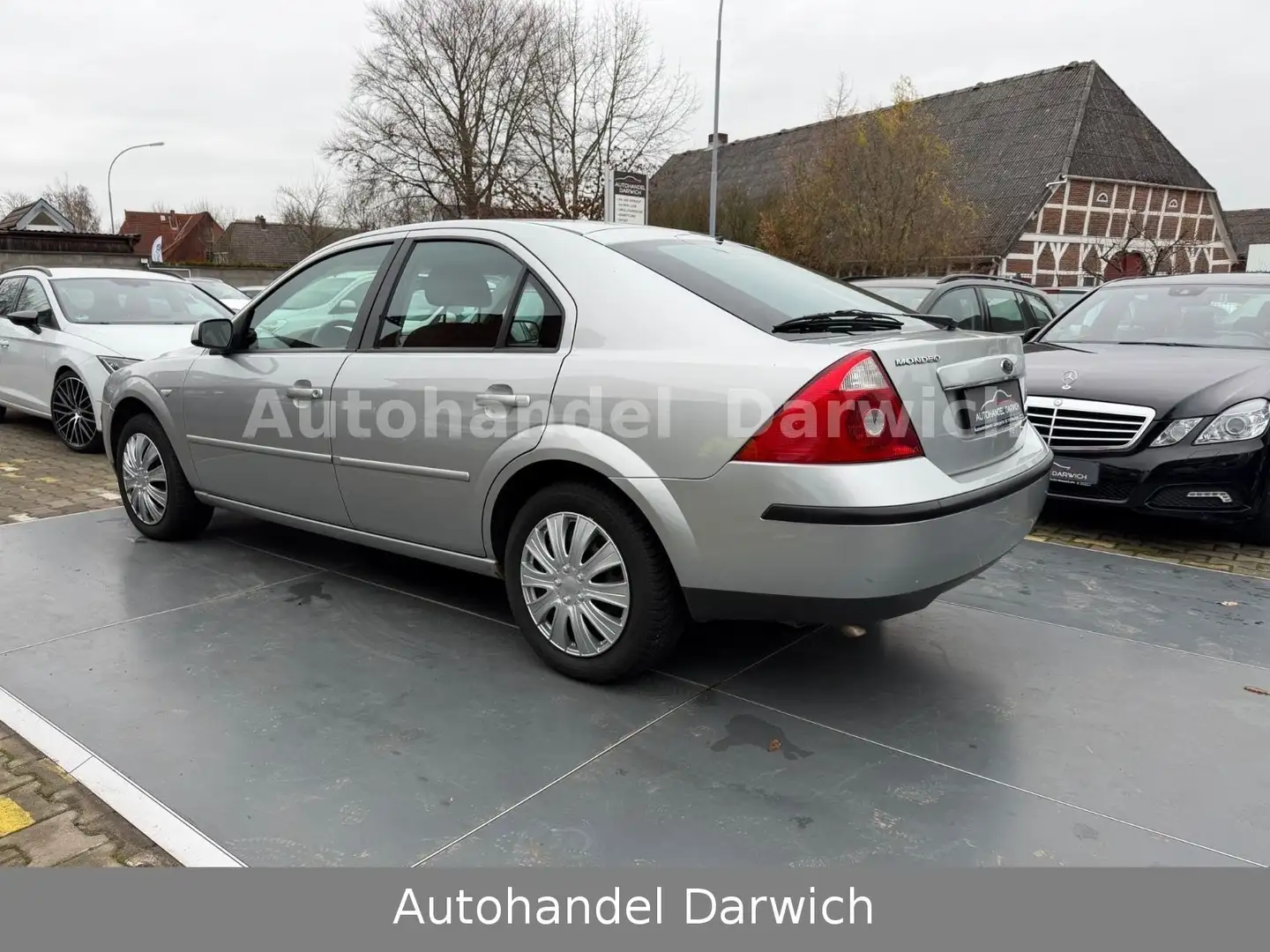Ford Mondeo 1.8 92 kW Ghia 1.Hand Top Silber - 2
