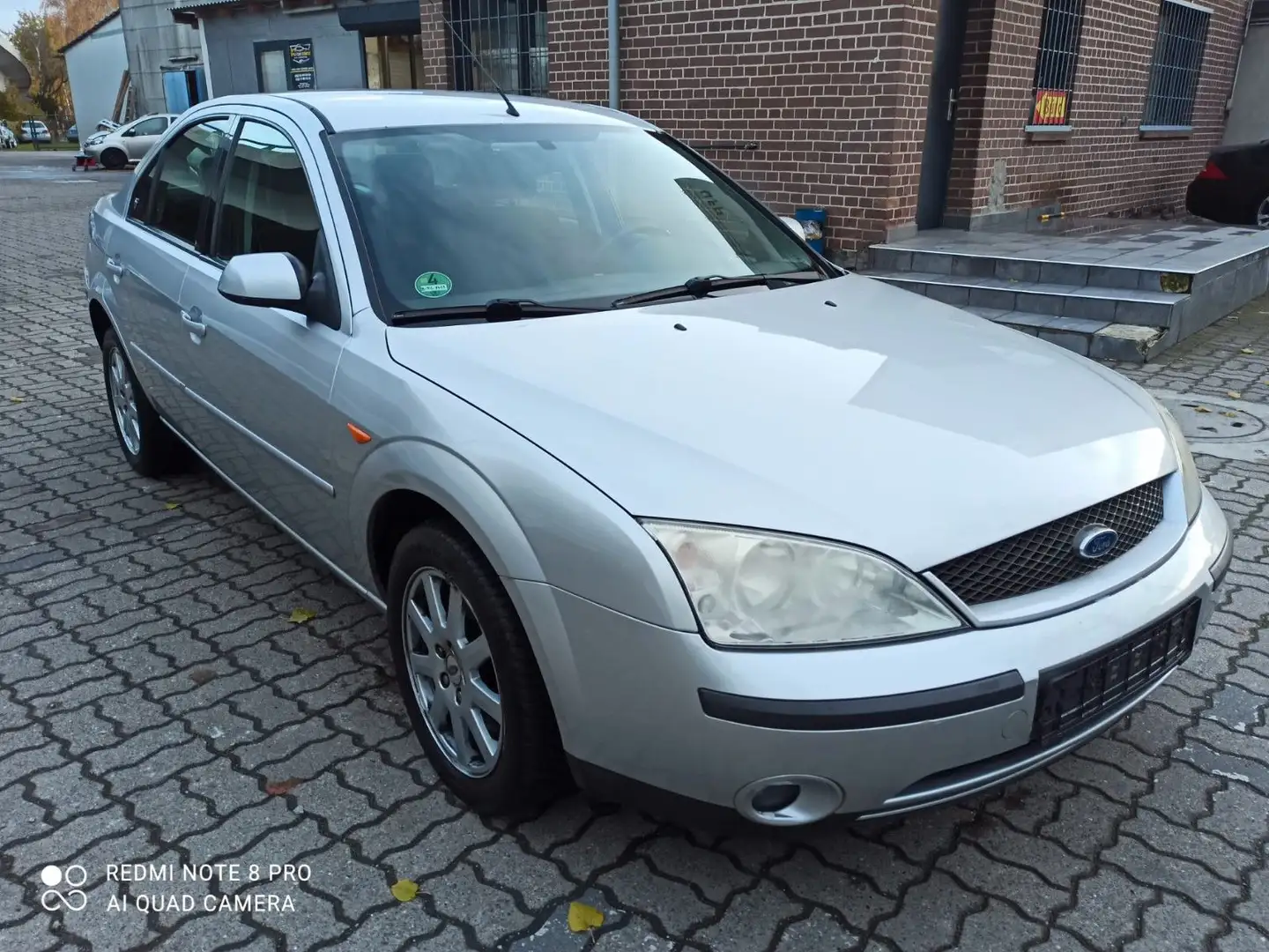 Ford Mondeo 1.8 Ghia/Klima/TÜV 04/2026 Silber - 1