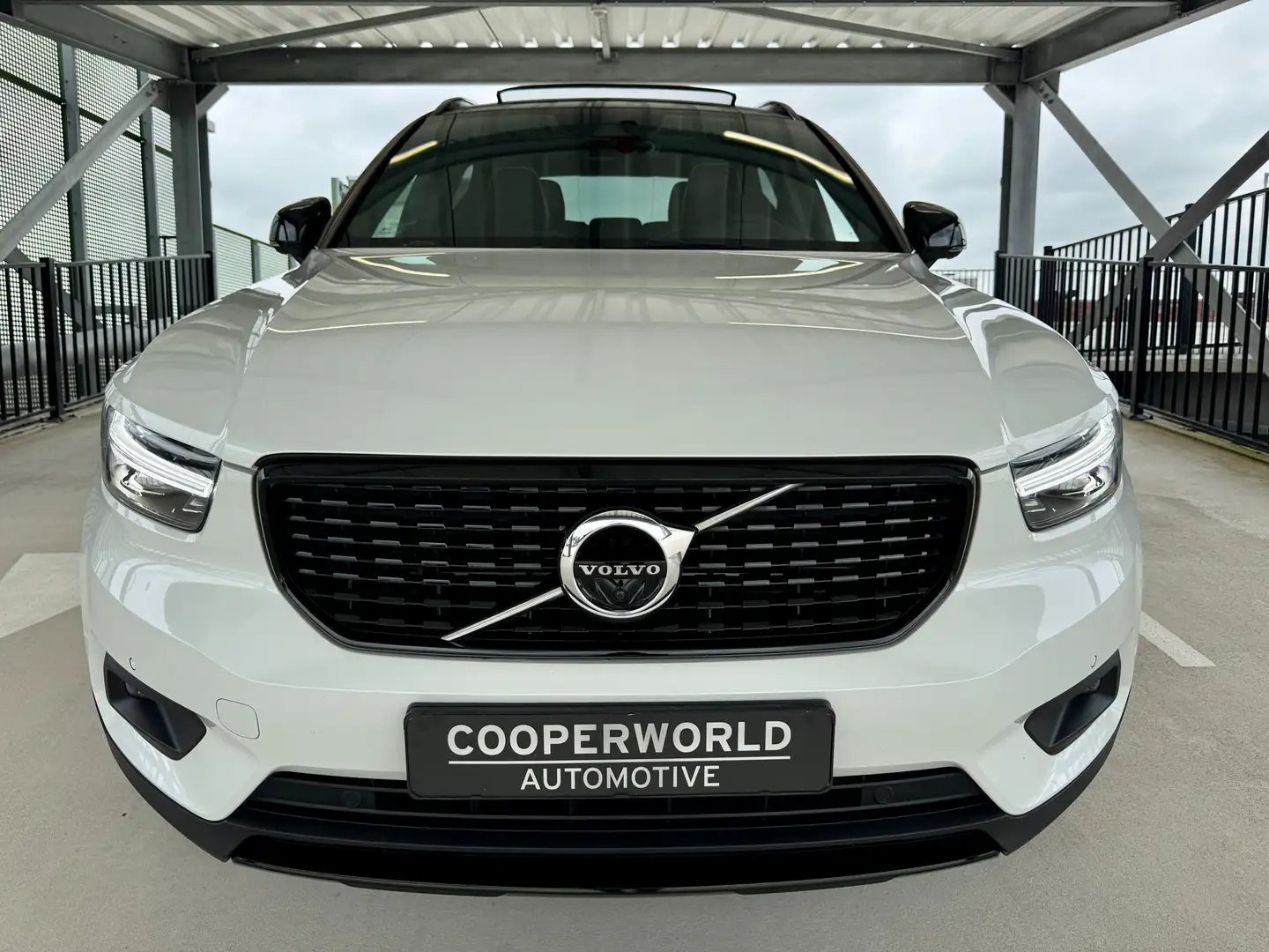 Volvo XC40 T5 - R-Design Wit - 2