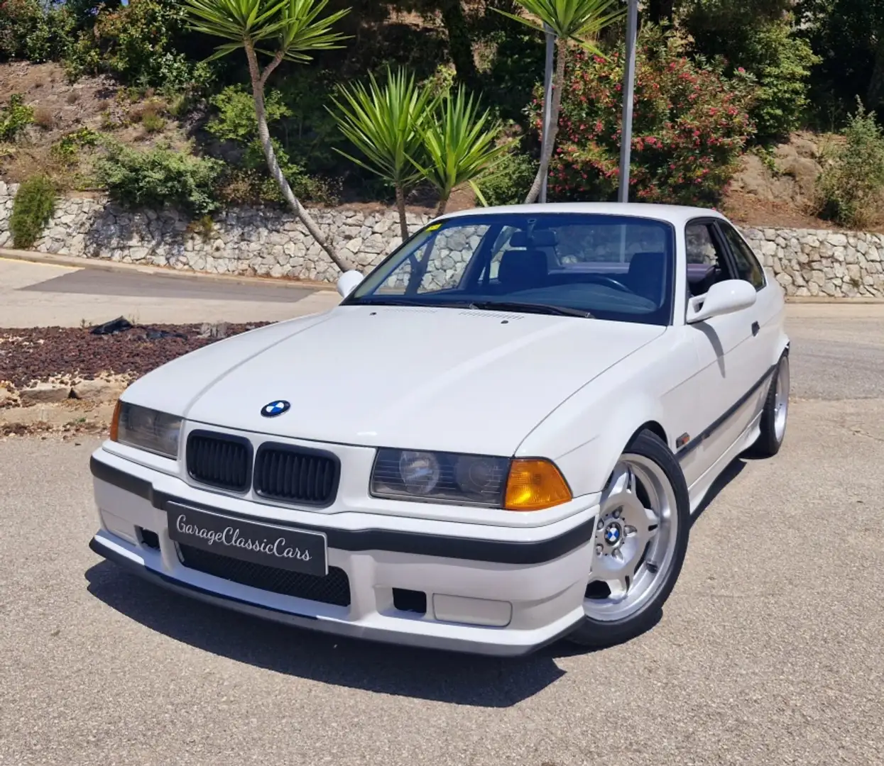 BMW 325 325i Coupé - 1