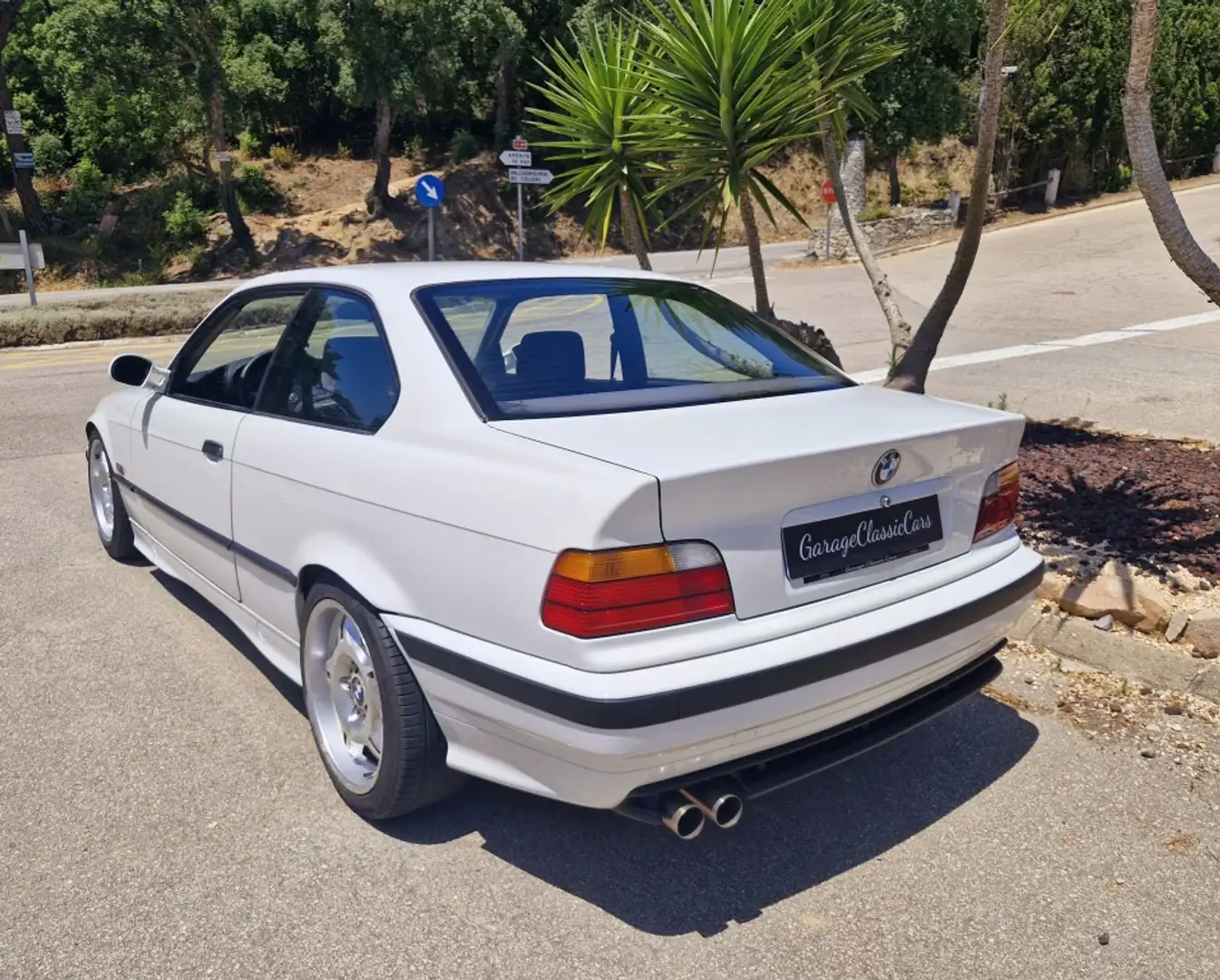 BMW 325 325i Coupé - 2