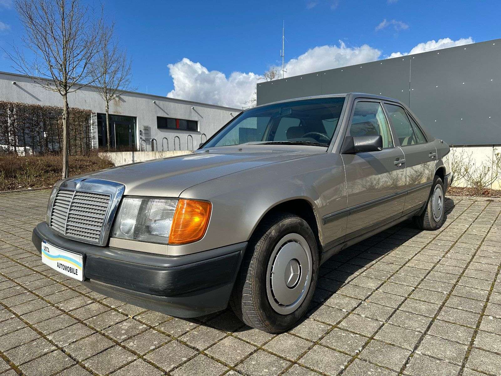 Second hand Mercedes Benz 300 2.8