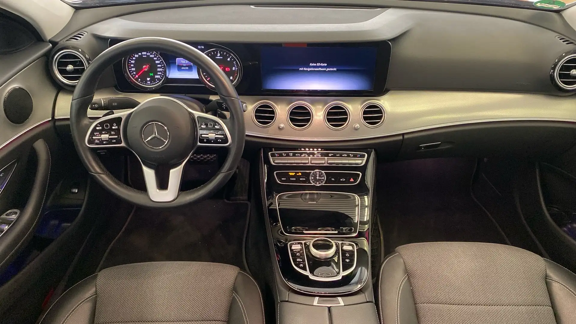 Mercedes-Benz E 220 d**NAVI**LED**KAM**KEY Rot - 2