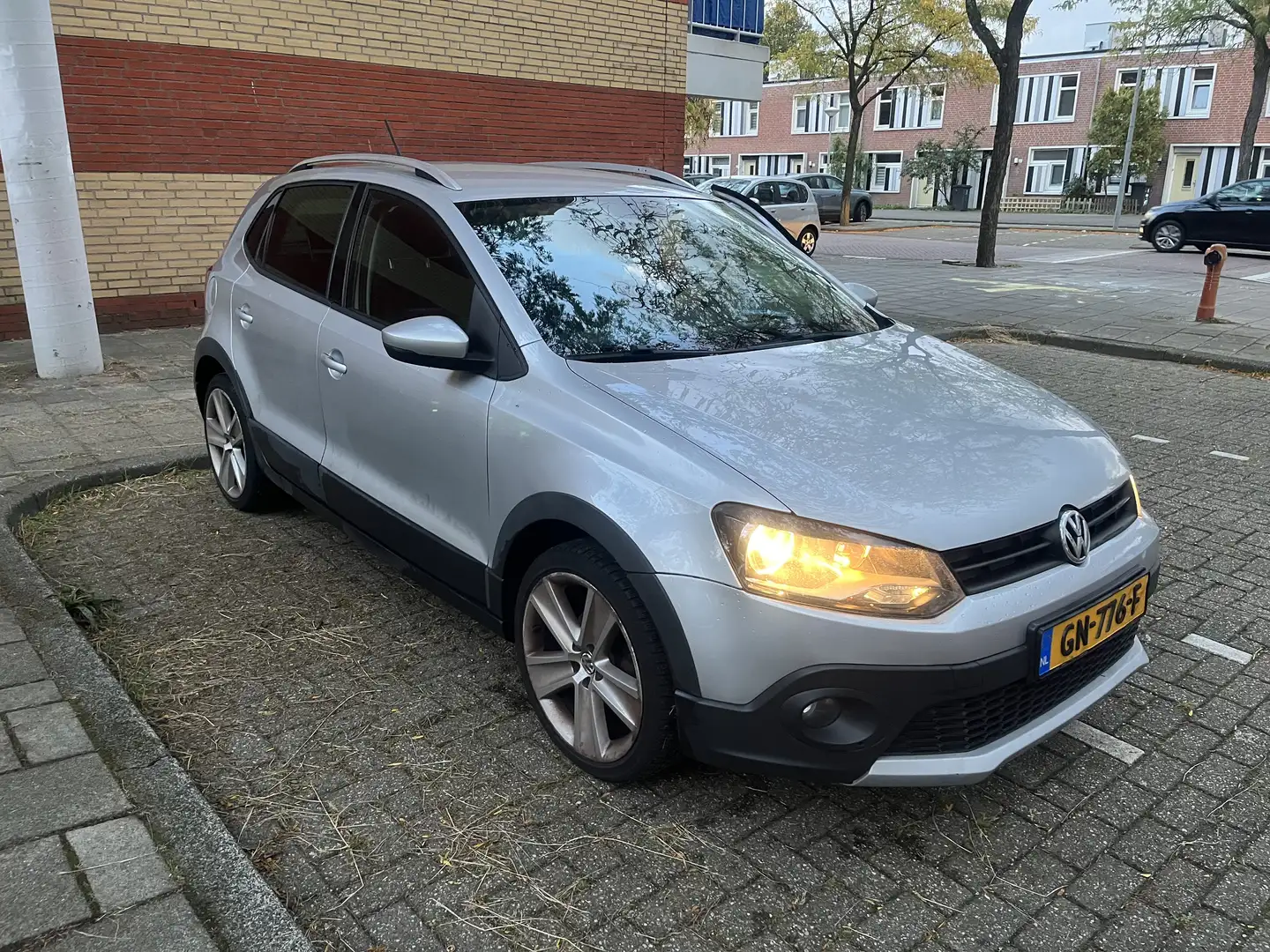 Volkswagen Polo Cross 1.2 CrossPolo Gris - 1