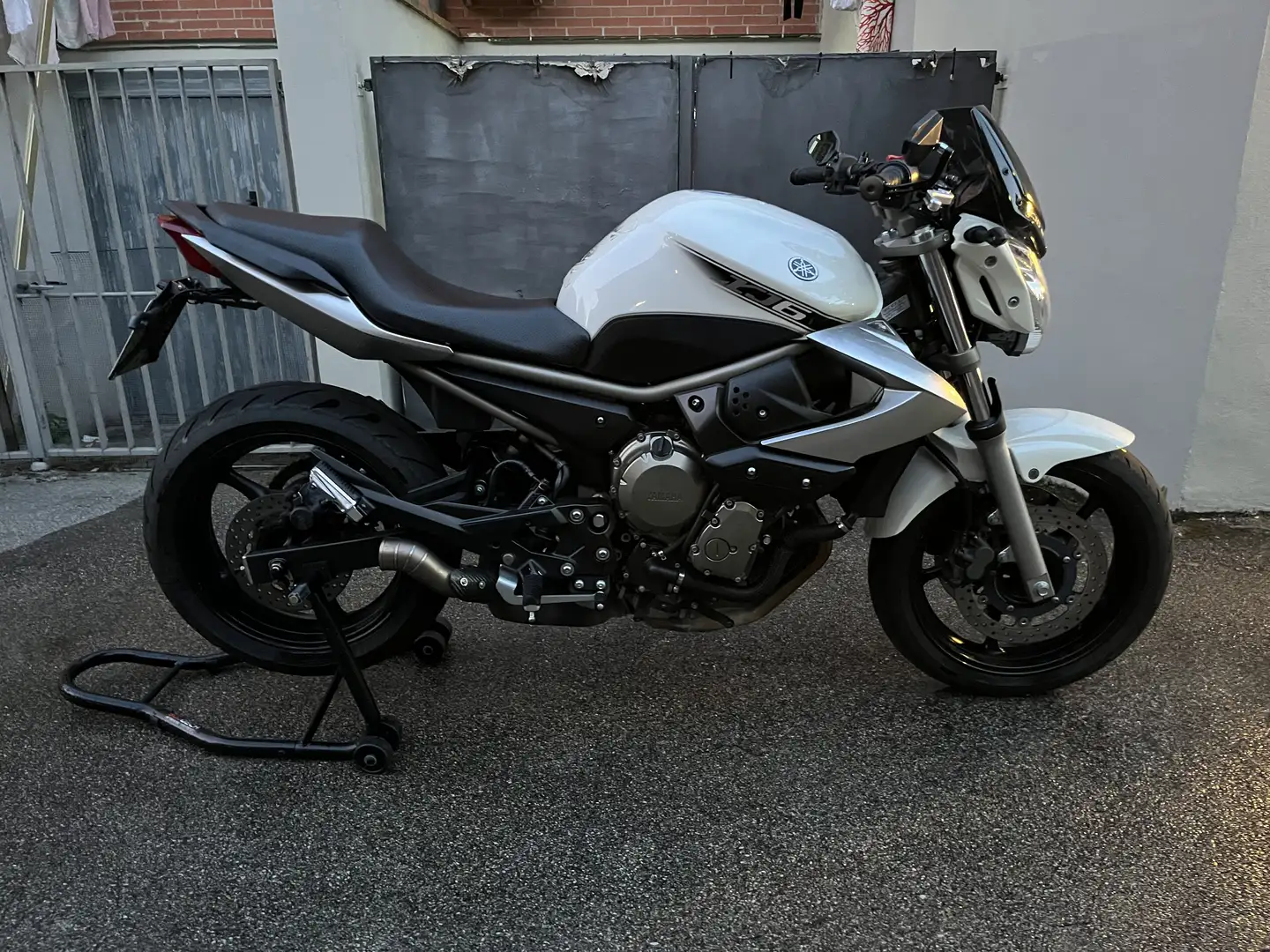 Yamaha XJ 6 White - 1