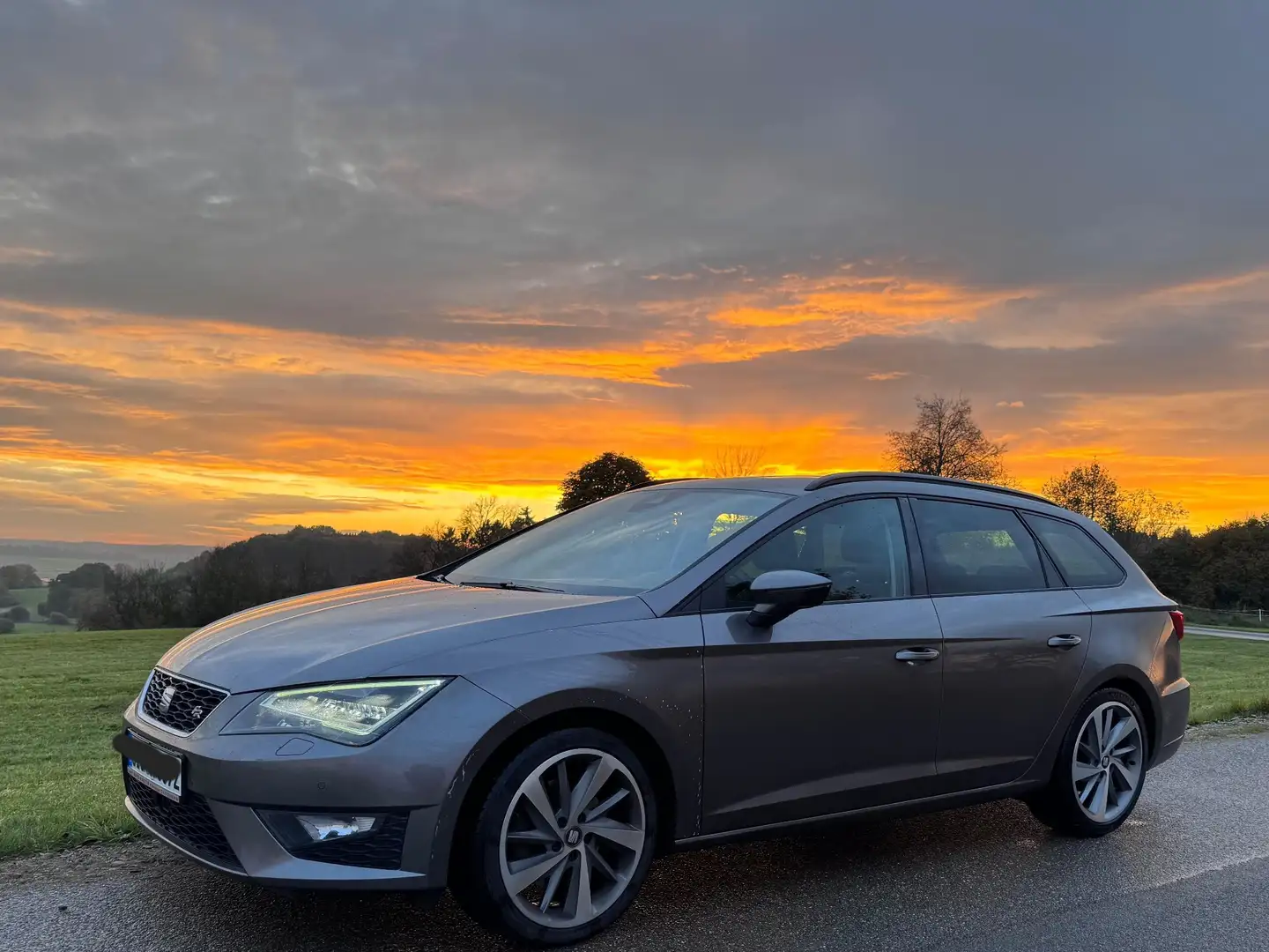 SEAT Leon ST FR DSG NAV PANO SHZ TÜV+Service NEU! Grau - 1