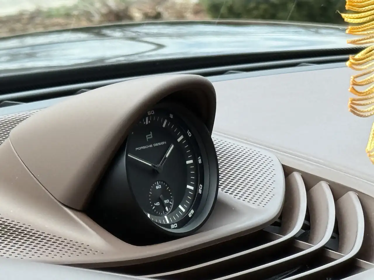 Porsche Taycan снимка Porsche Taycan