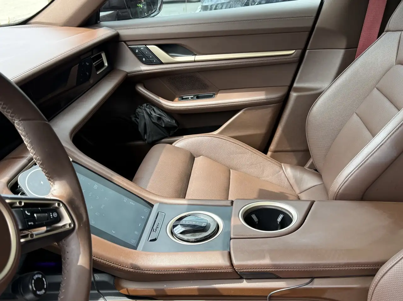 Porsche Taycan снимка Porsche Taycan