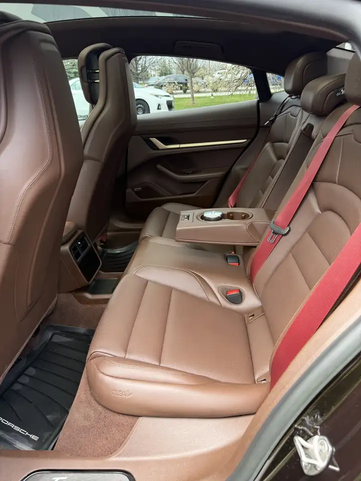 Porsche Taycan снимка Porsche Taycan