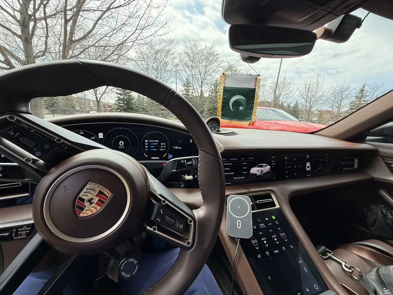 Porsche Taycan снимка Porsche Taycan