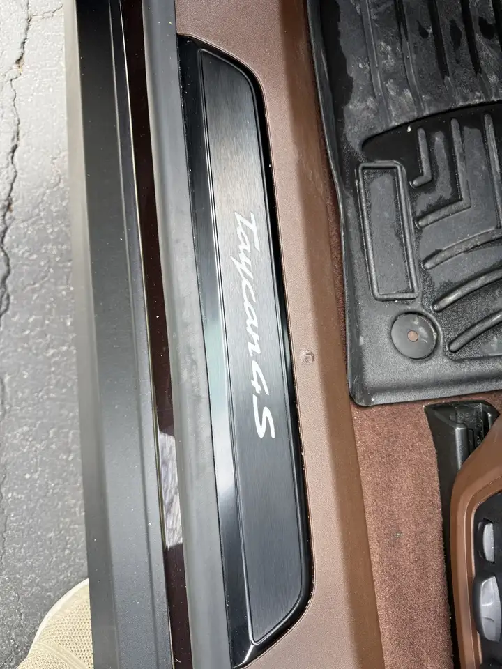 Porsche Taycan снимка Porsche Taycan