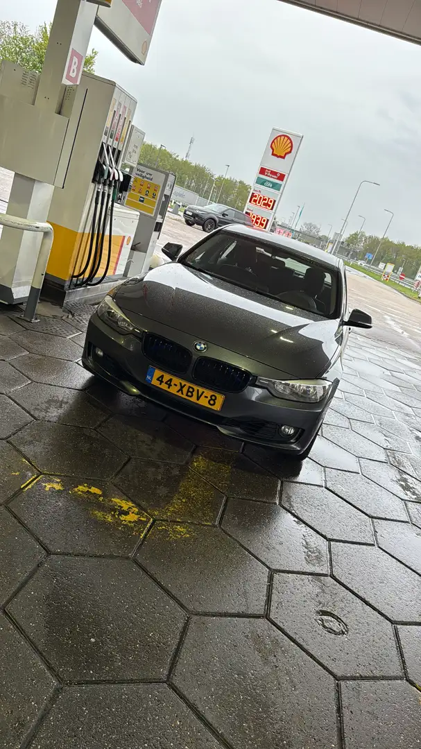 BMW 320 320i Executive - 1