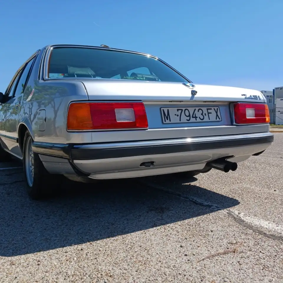 BMW 745i Aut., foto 10