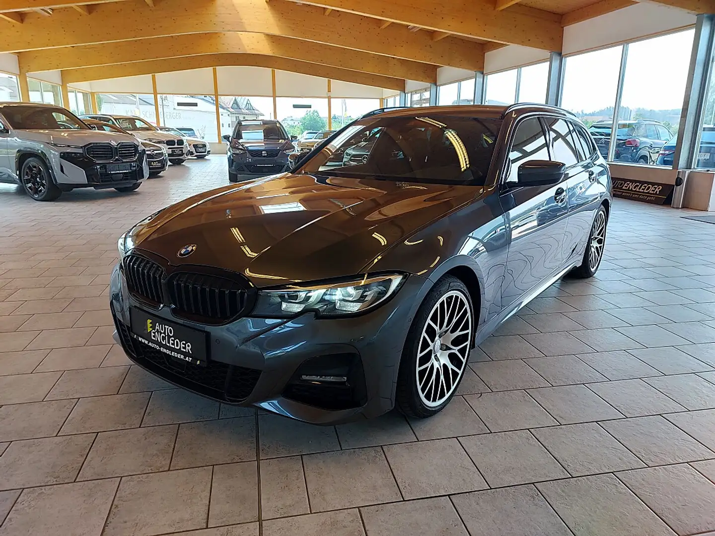 BMW 320 d xDrive Touring M Paket Sport Aut. Grau - 2