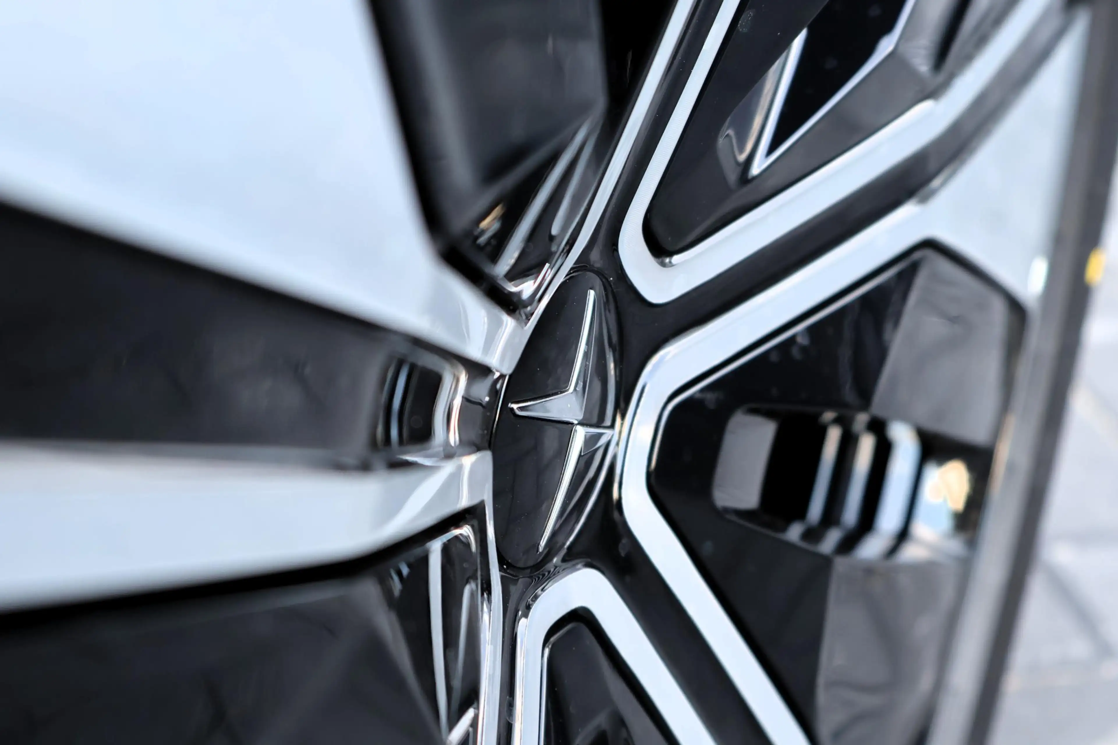 Polestar 4 Long Range Single motor Prime 100 kWh | Panoramisc — photo 11