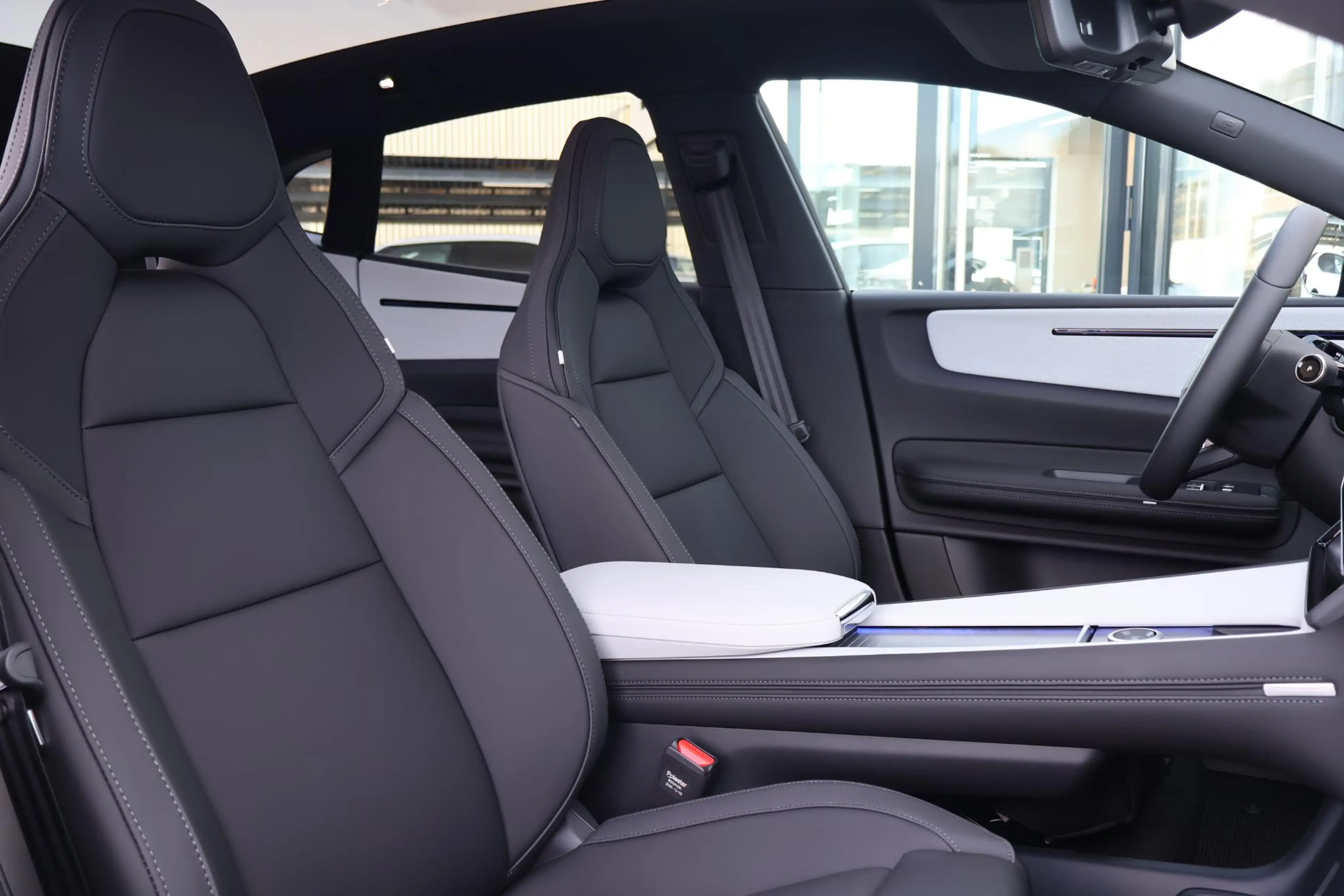 Polestar 4 Long Range Single motor Prime 100 kWh | Panoramisc — photo 2
