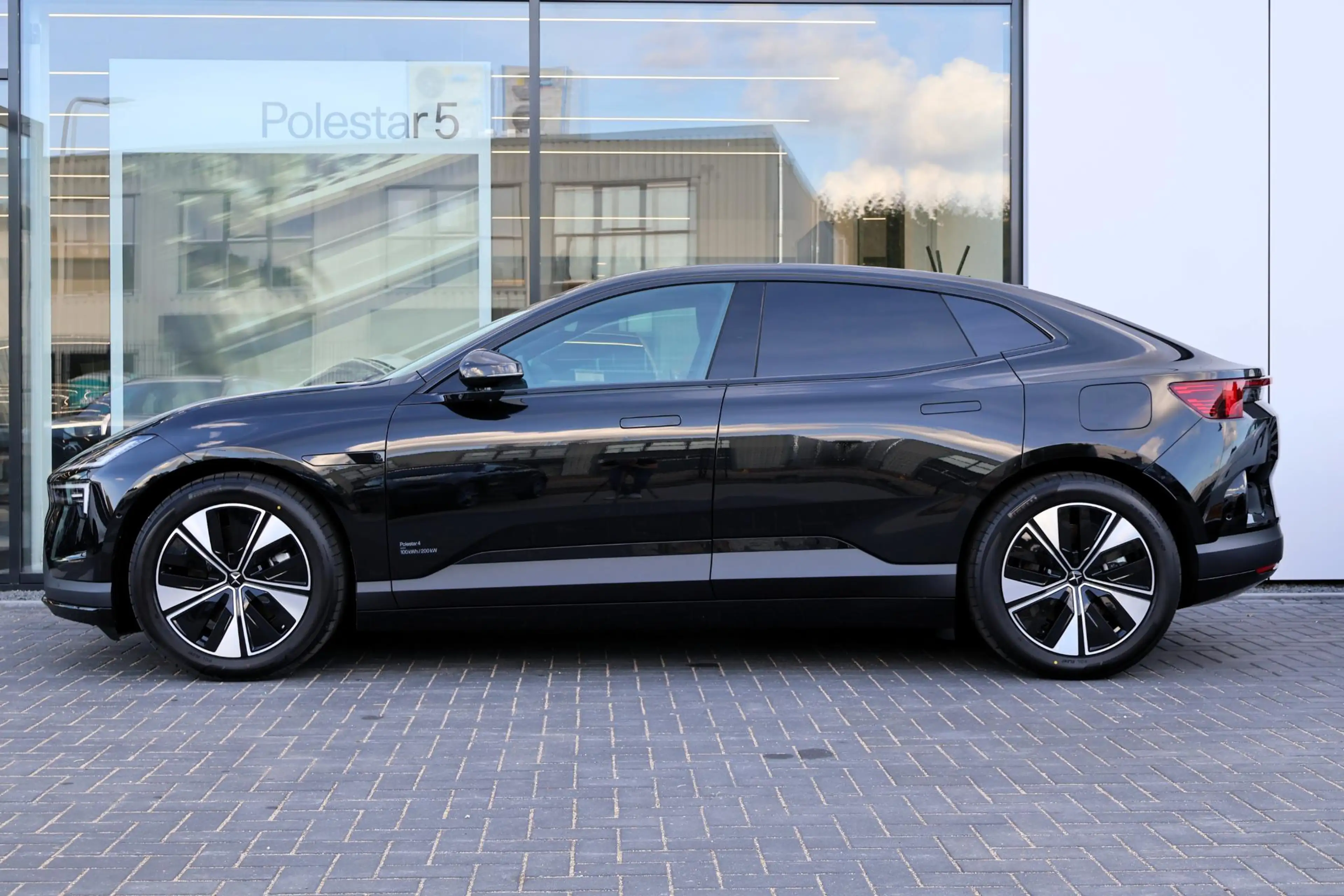 Polestar 4 Long Range Single motor Prime 100 kWh | Panoramisc — photo 3