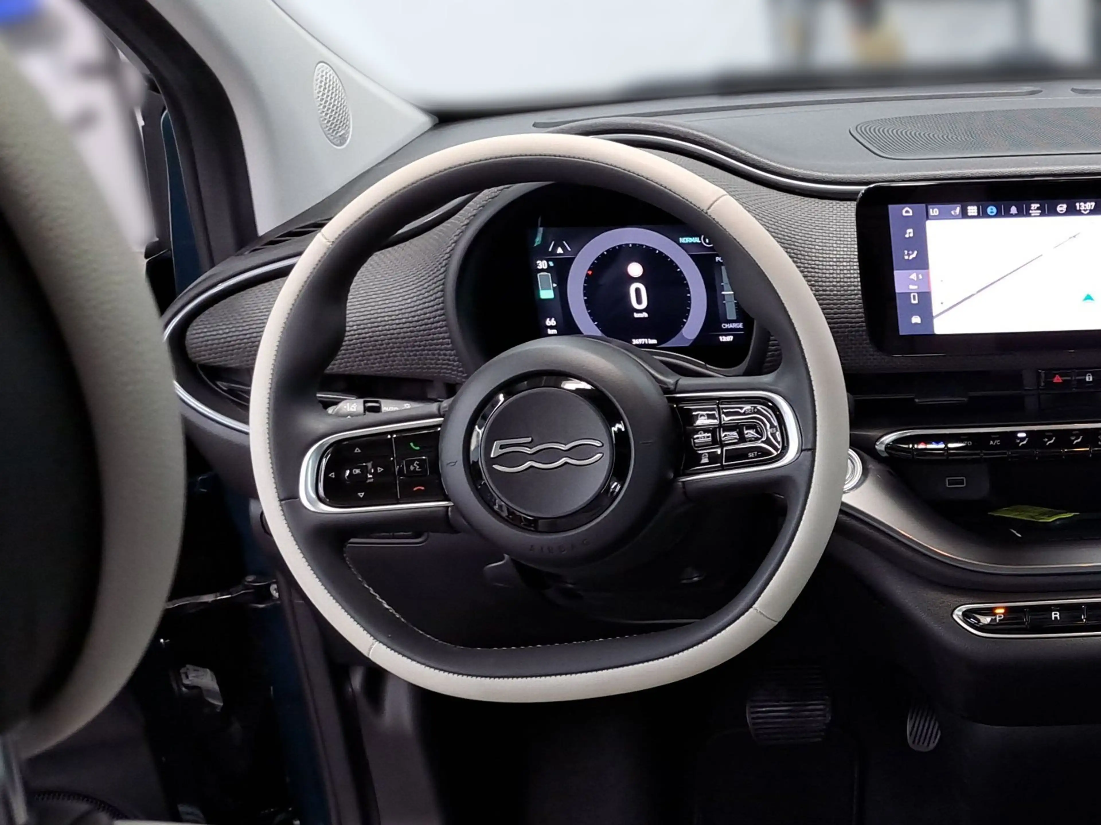 Fiat 500e La Prima NAVI RFK ALU LED La Prima — photo 12