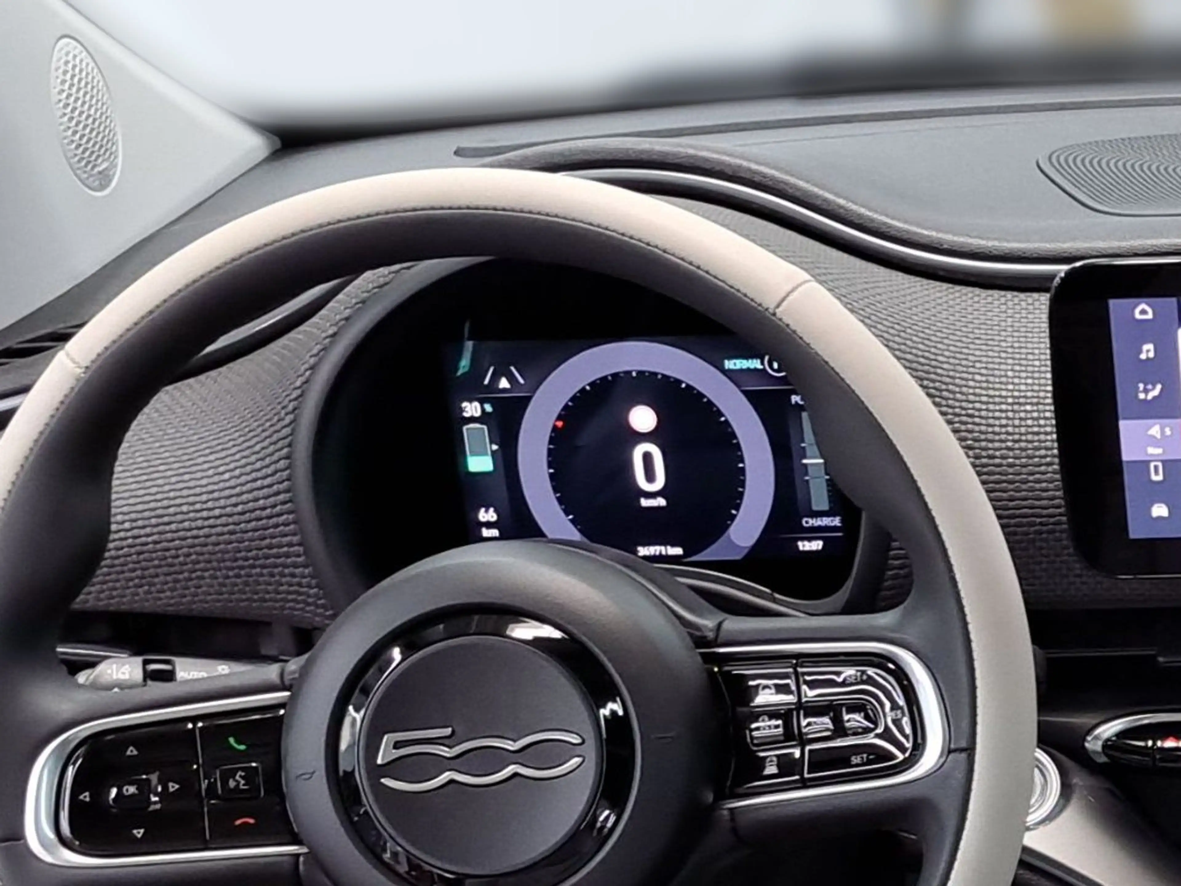 Fiat 500e La Prima NAVI RFK ALU LED La Prima — photo 13