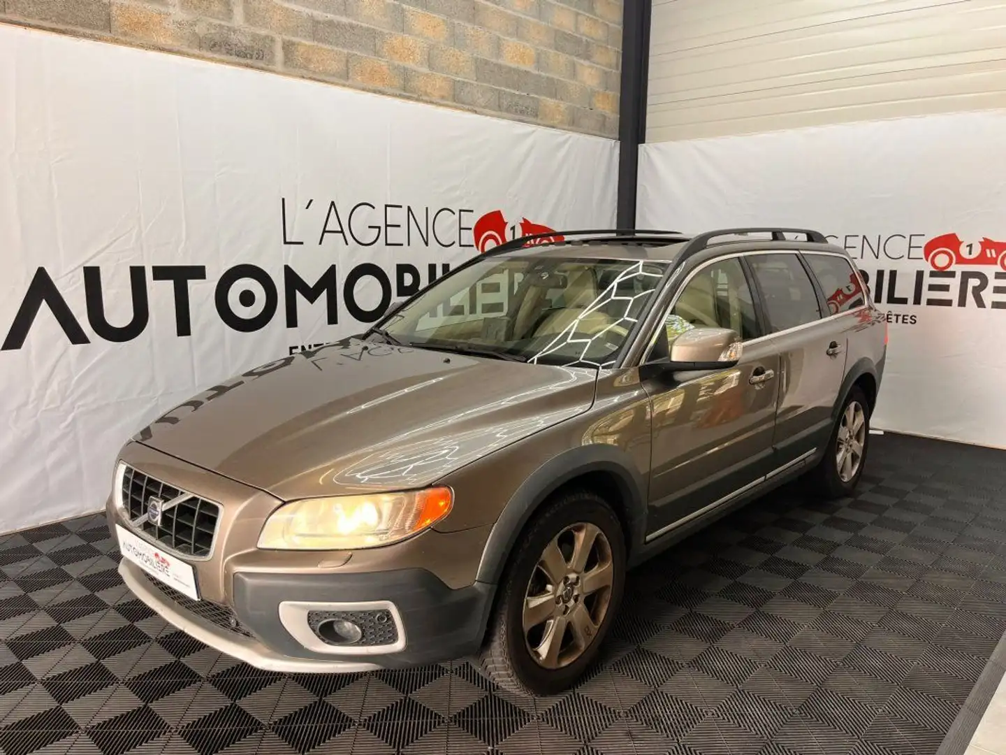 Volvo XC70 Crosscountry 2.4L D5 AWD Summum - 2
