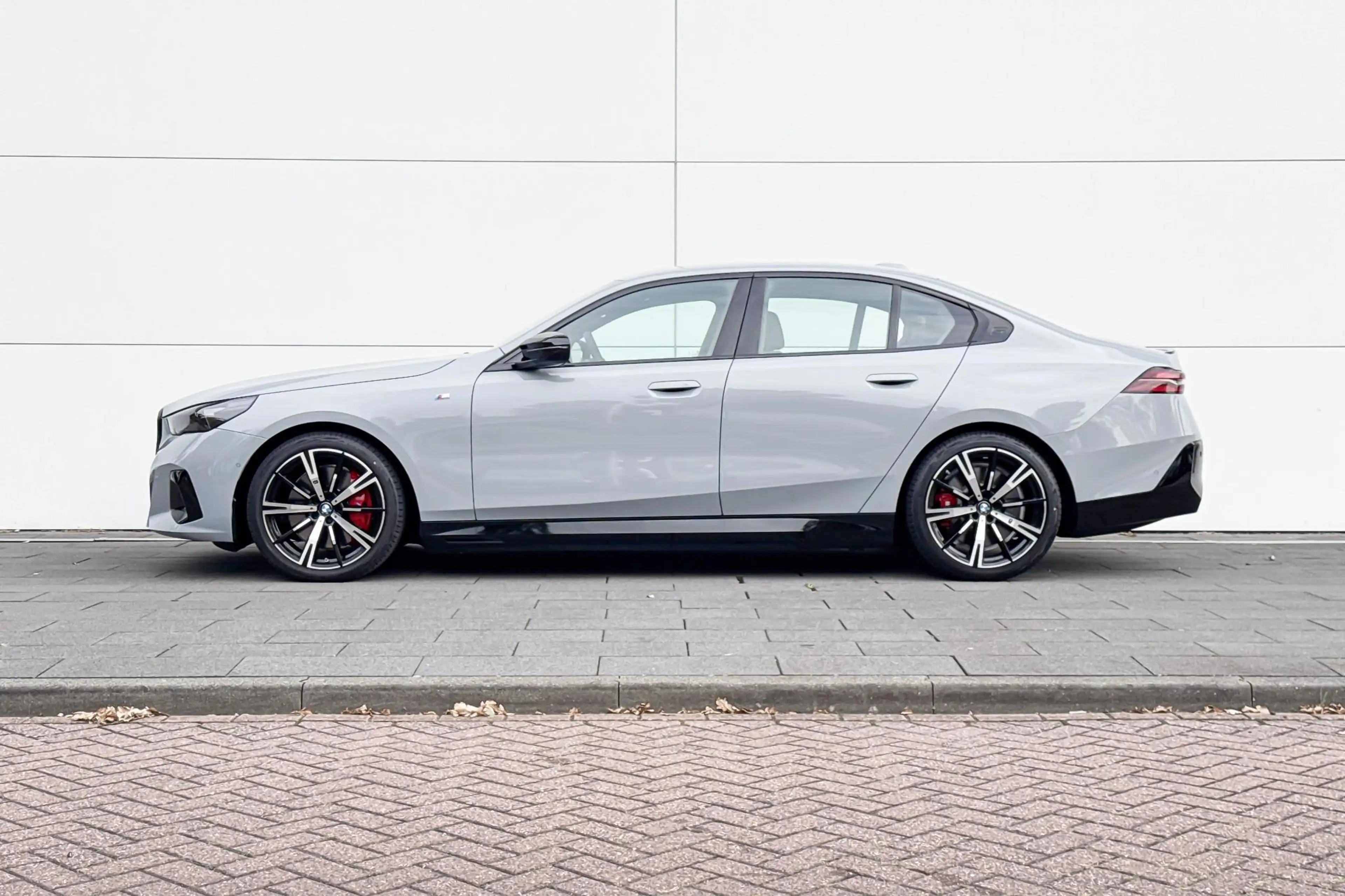 BMW i5 Sedan M60 xDrive 84 kWh — photo 2