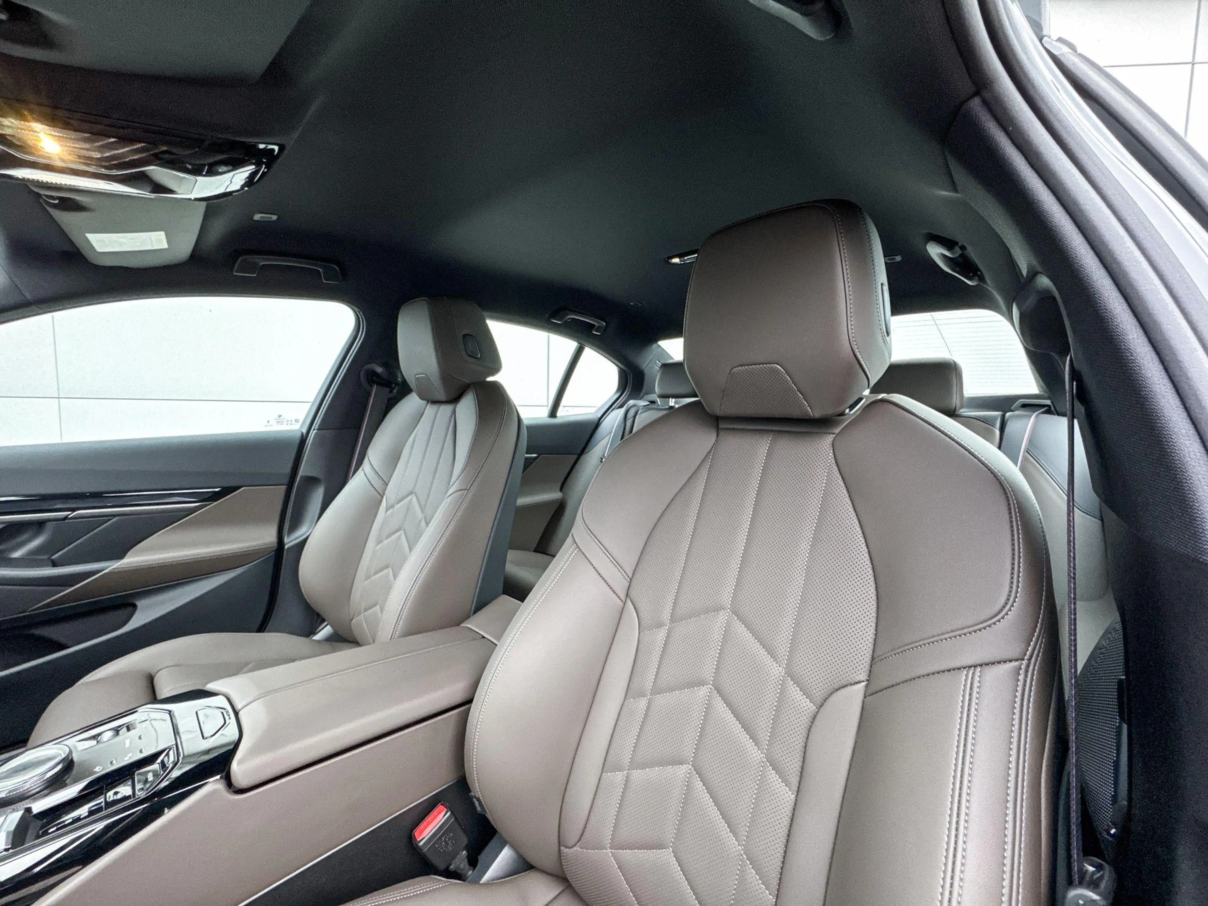 BMW i5 Sedan M60 xDrive 84 kWh — photo 11