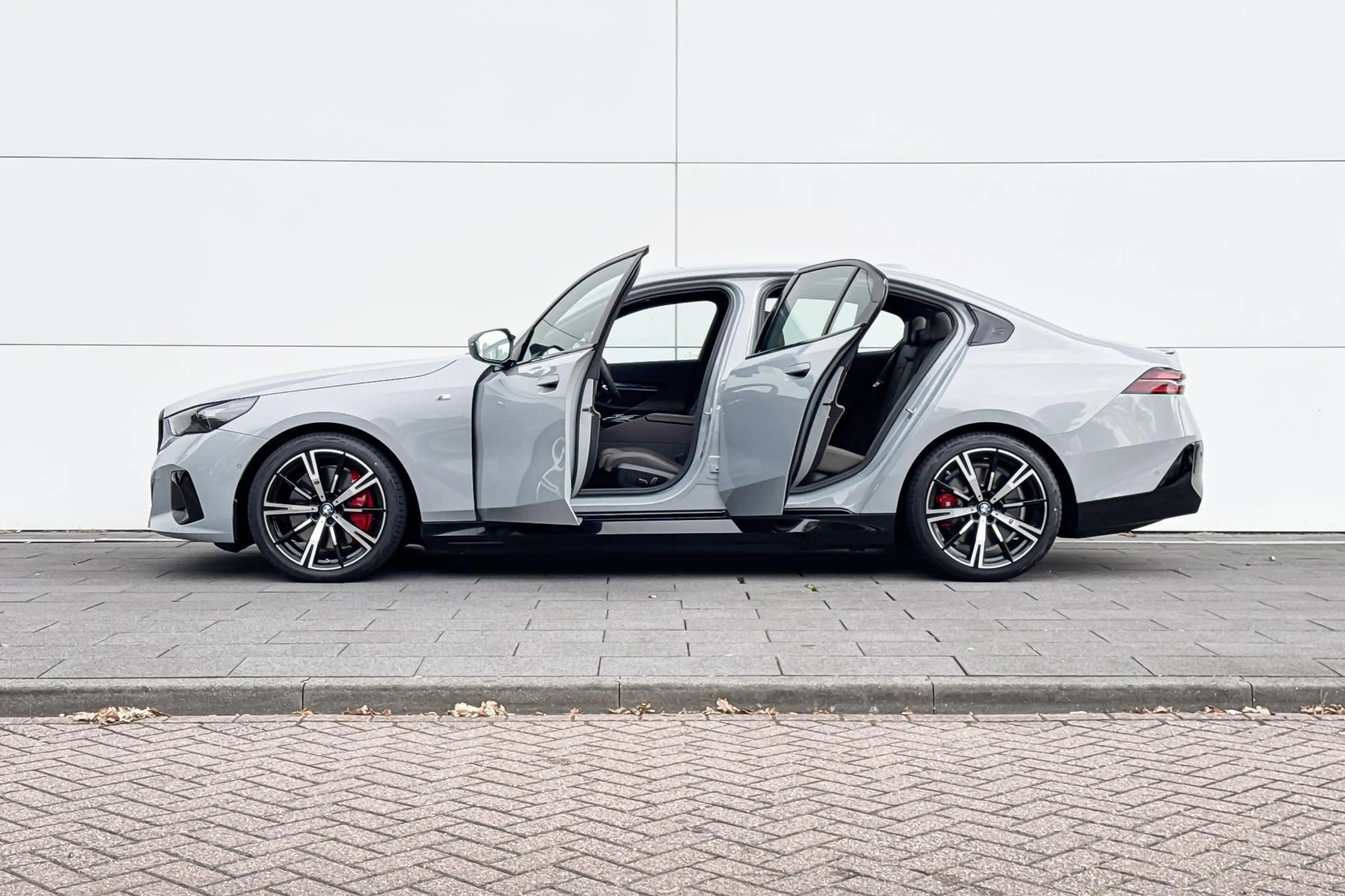 BMW i5 Sedan M60 xDrive 84 kWh — photo 3