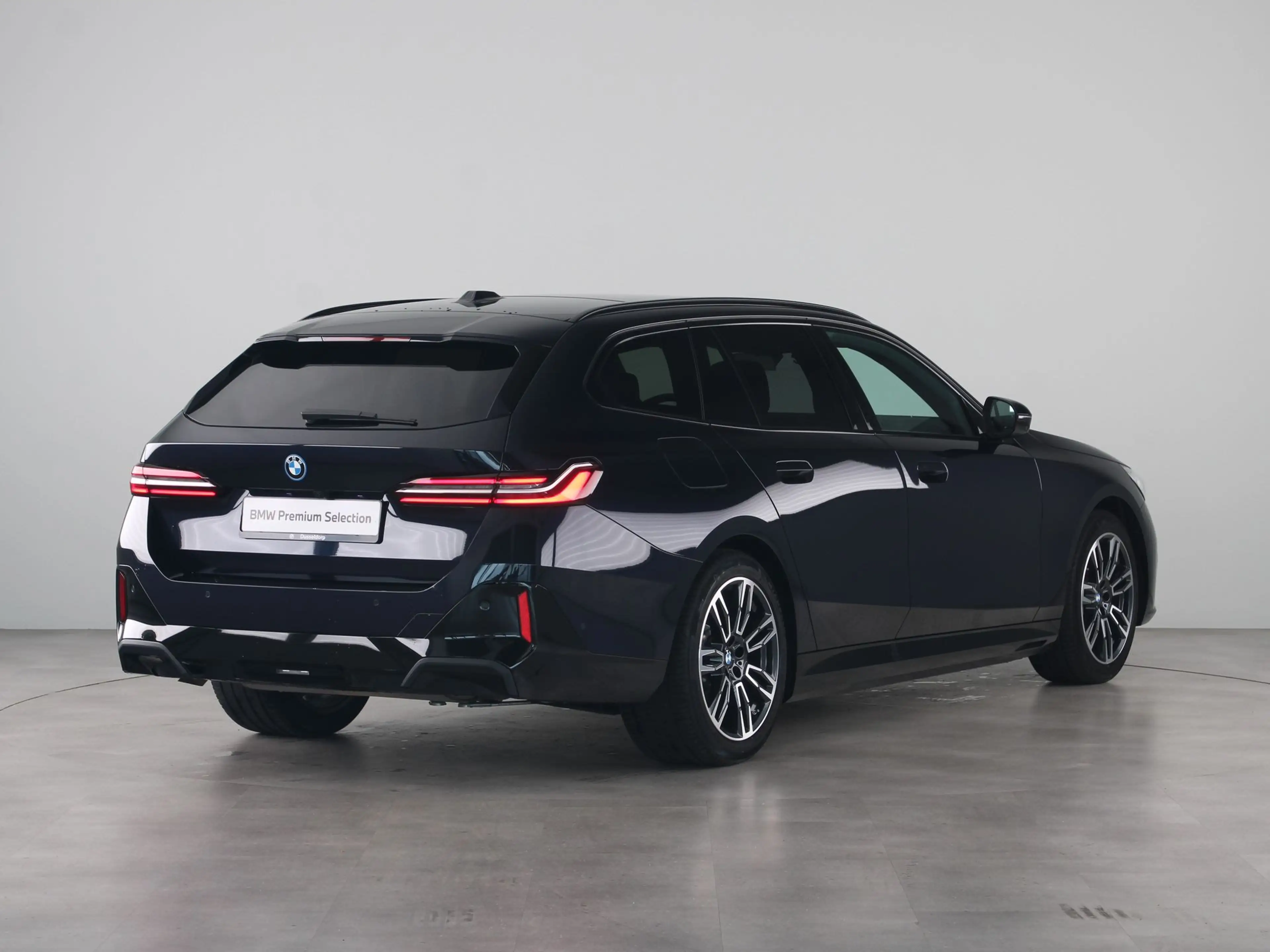 BMW 550 5 Serie Touring 550e xDrive — photo 11