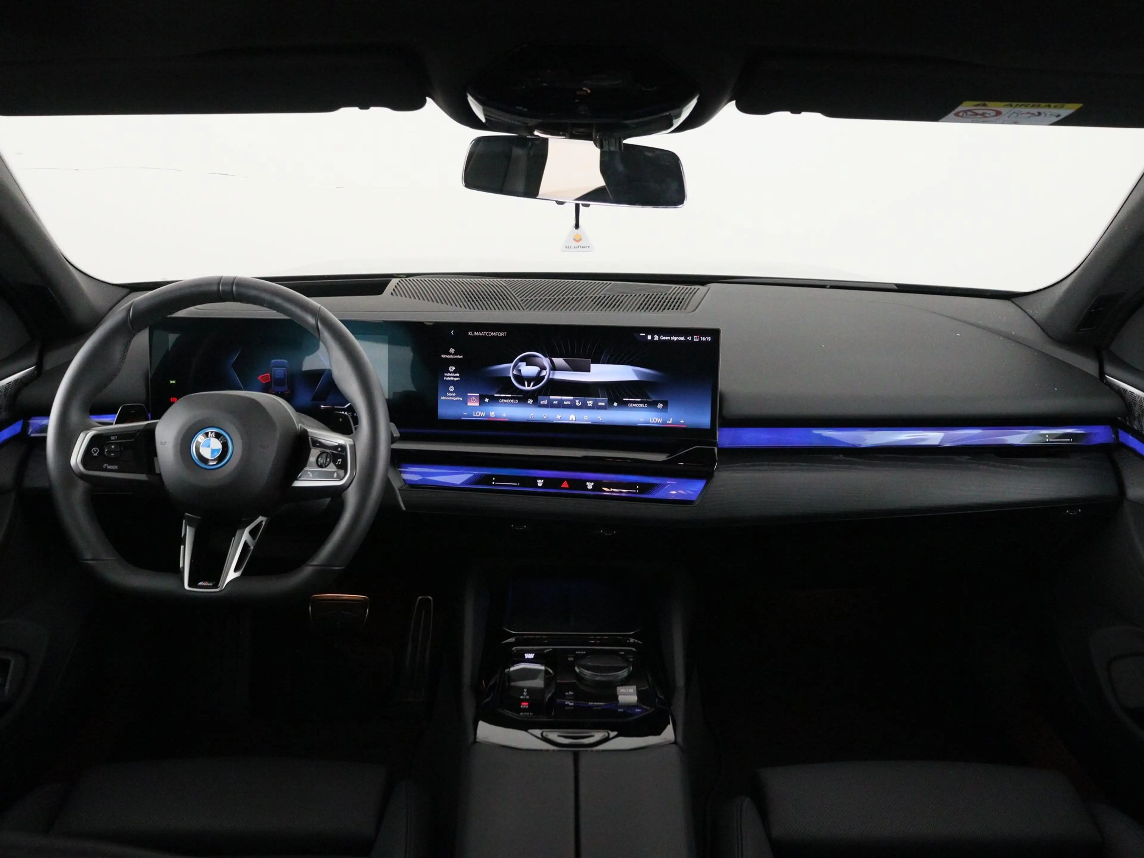 BMW 550 5 Serie Touring 550e xDrive — photo 15
