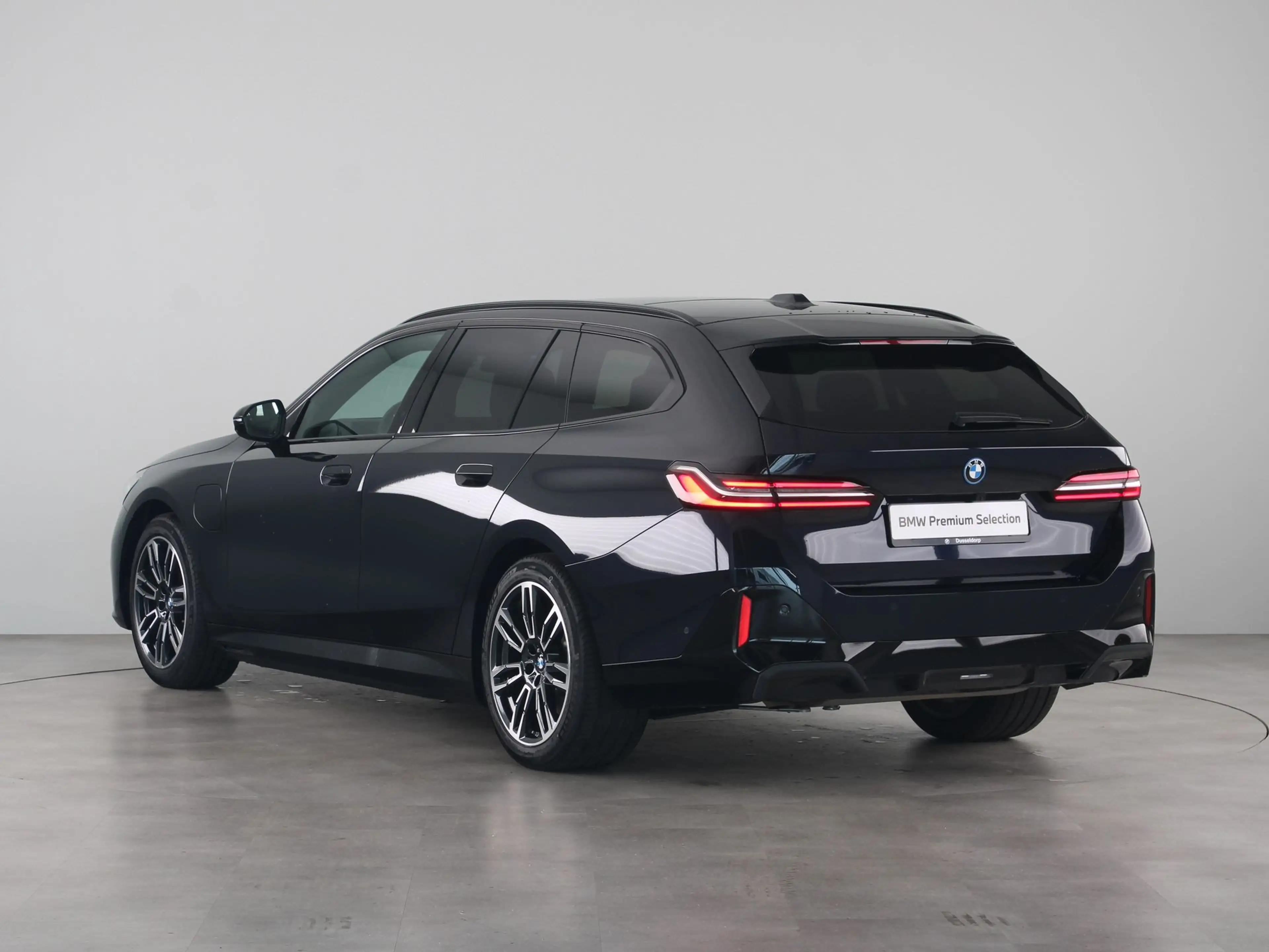 BMW 550 5 Serie Touring 550e xDrive — photo 13