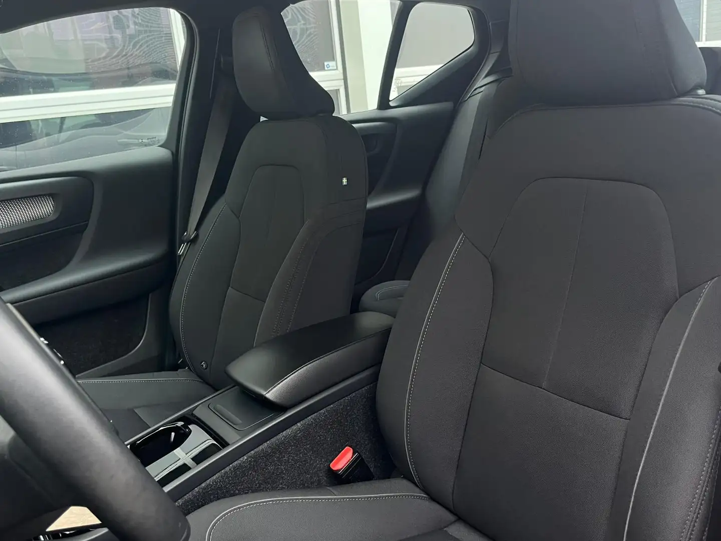 Volvo XC40 Recharge Core | Apple Carplay/Android Auto | Stuu Grau - 2