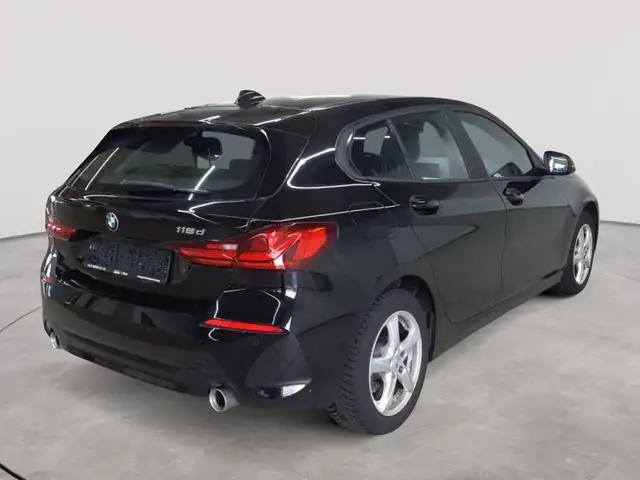 BMW 1 Series view 4