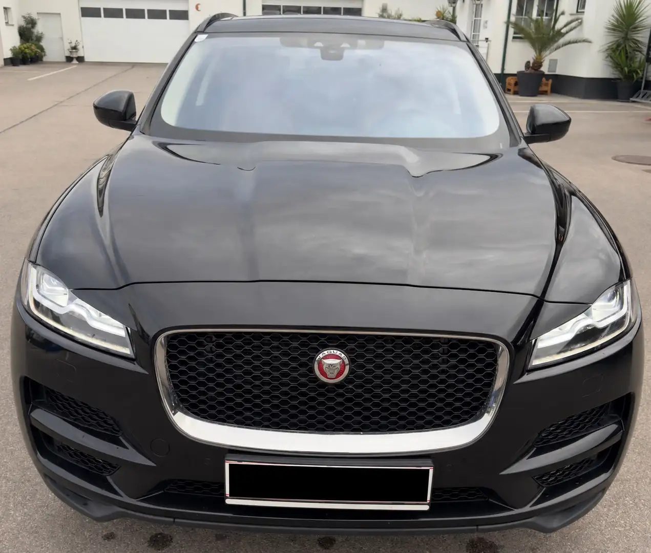 Jaguar F-Pace 25d AWD Portfolio Aut. - 2