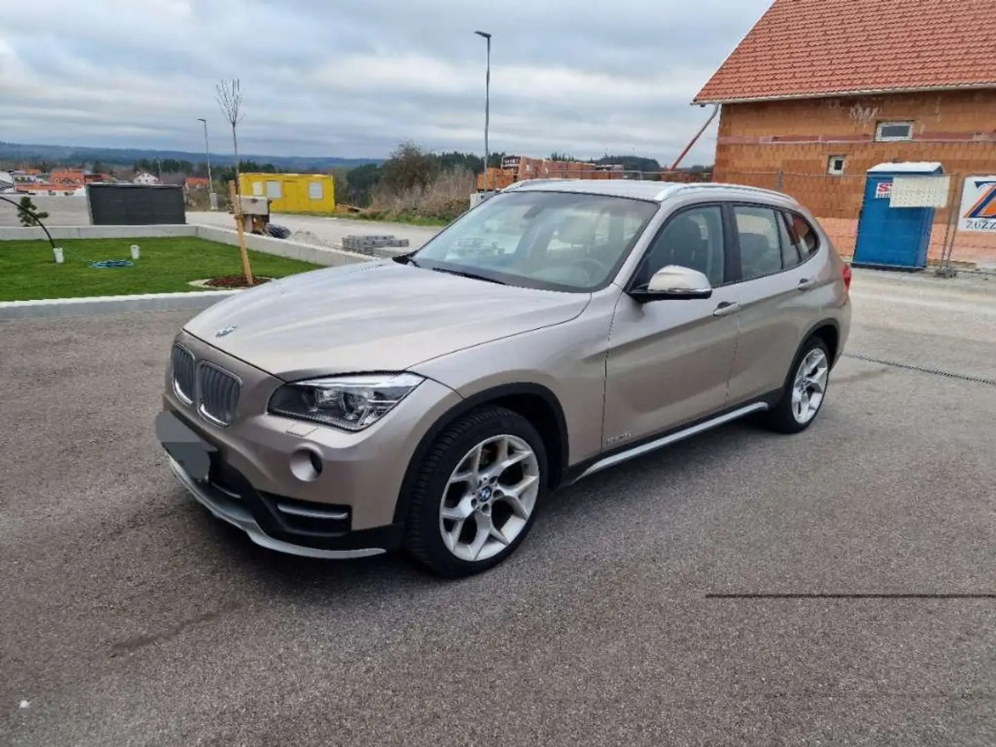 BMW X1 X1 sDrive18d X-Line Silber - 1