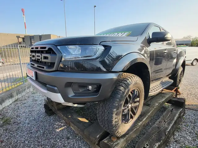 Ford Ranger Raptor performance 213 cv  gancio traino