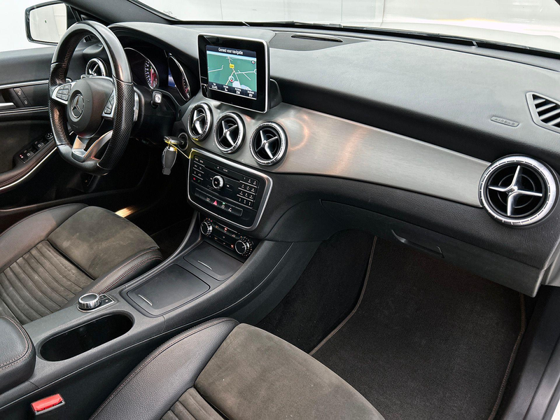 Mercedes-Benz CLA 180 D Coupé AMG Line Night Pack | Navigatie | Parkeer — photo 9