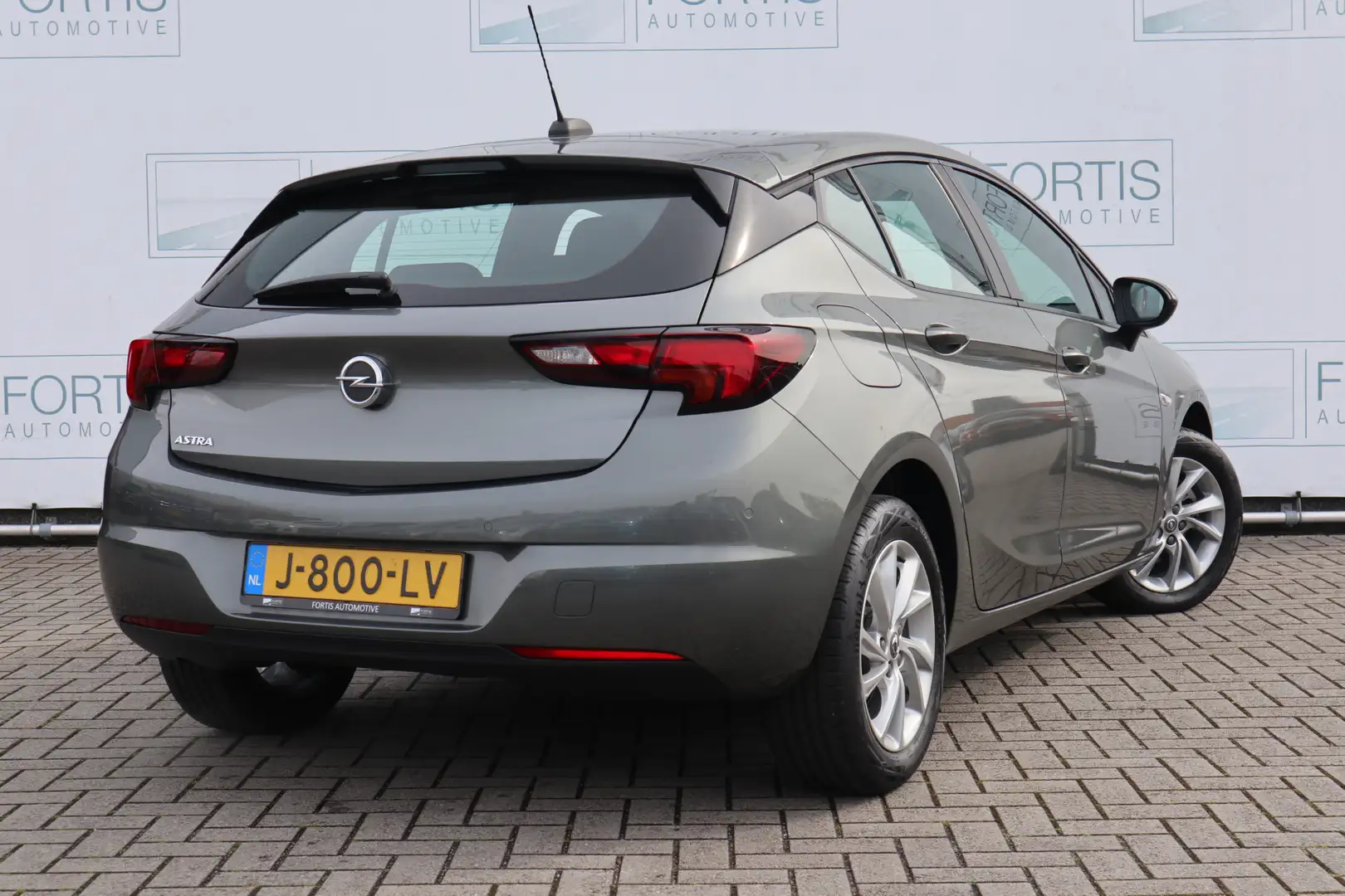 Opel Astra 1.2 Business Edition NL AUTO | CARPLAY | PDC | NAV Grijs - 2