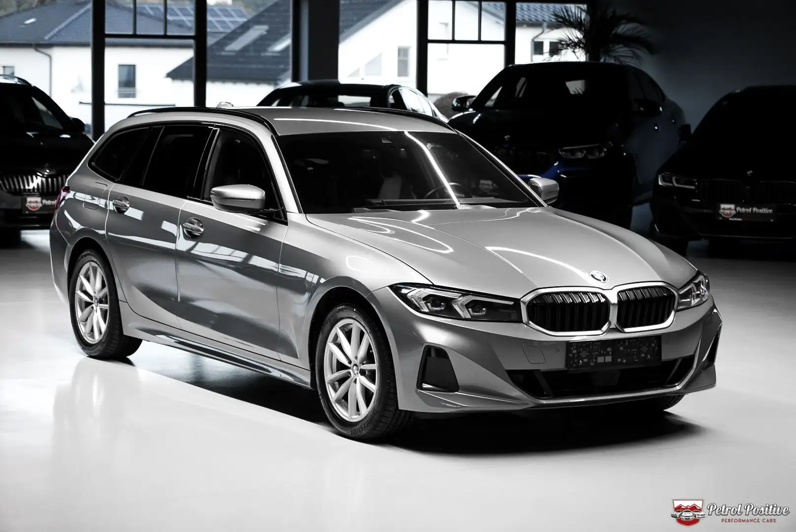 BMW 318 d Touring Live Cockpit Plus*Sportsitze*HK Soundsy Zilver - 2