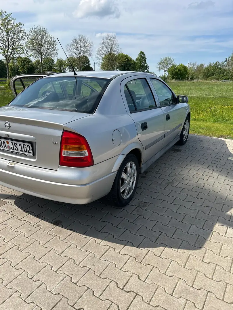 Opel Astra 1.6 Edition 100 Classic Silber - 2
