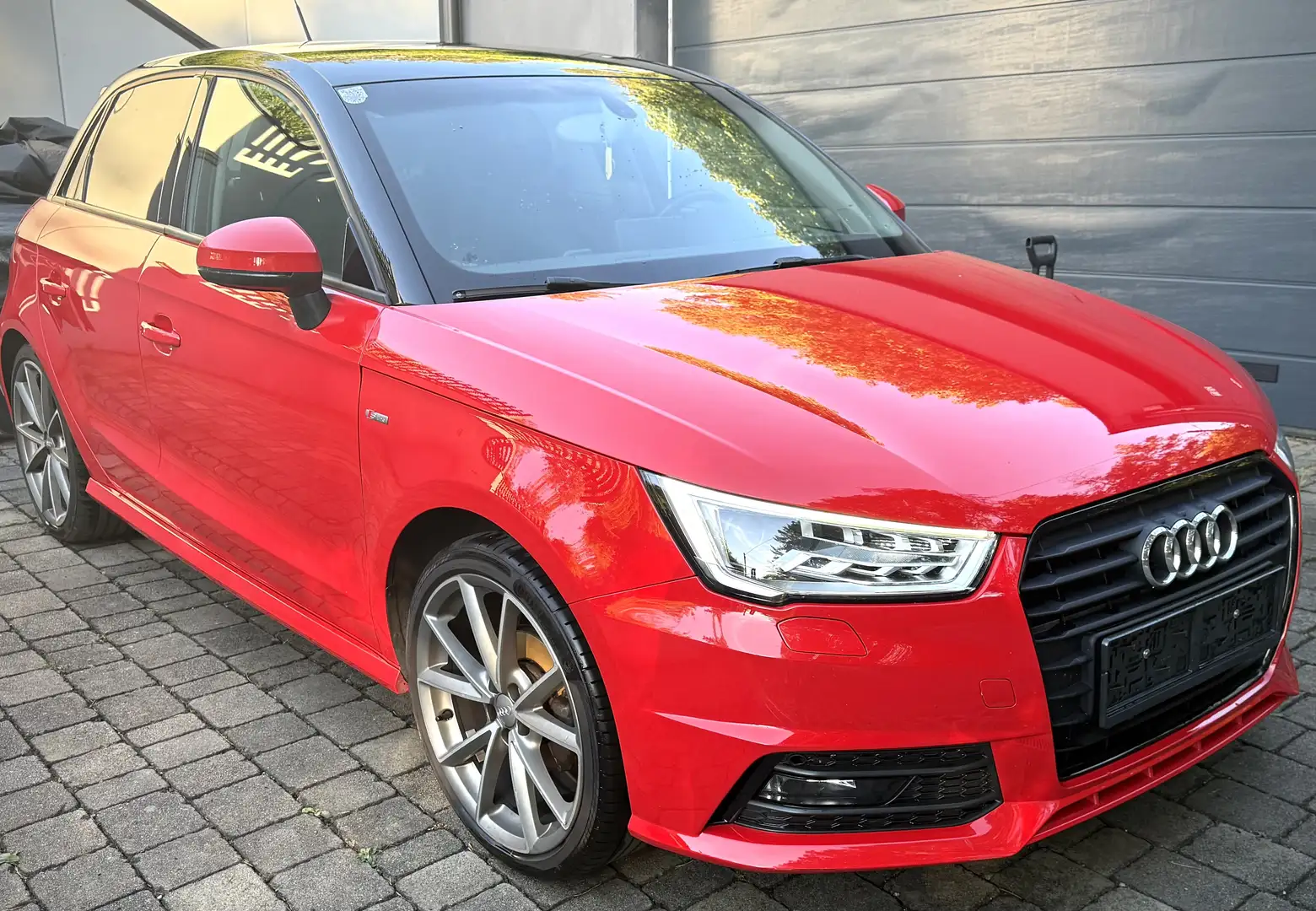 Audi A1 Sport 1,0 TFSI, S-Line, Tempo, Sitzh, Xenon, Freis Rot - 2